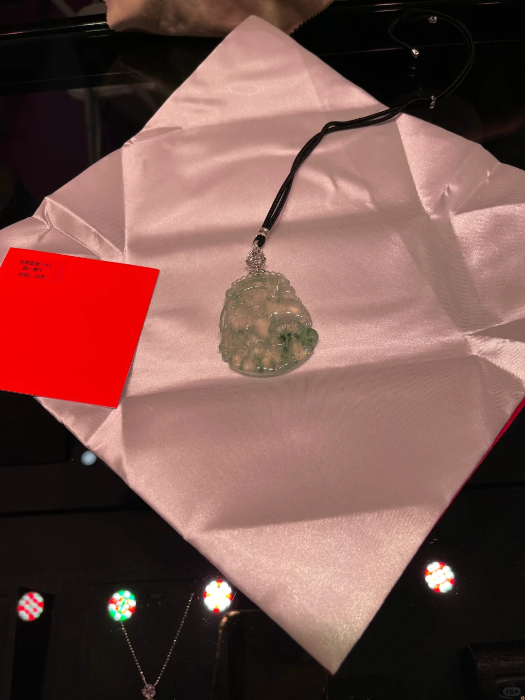 武汉中山公园对面的国际会展中心珠宝会展