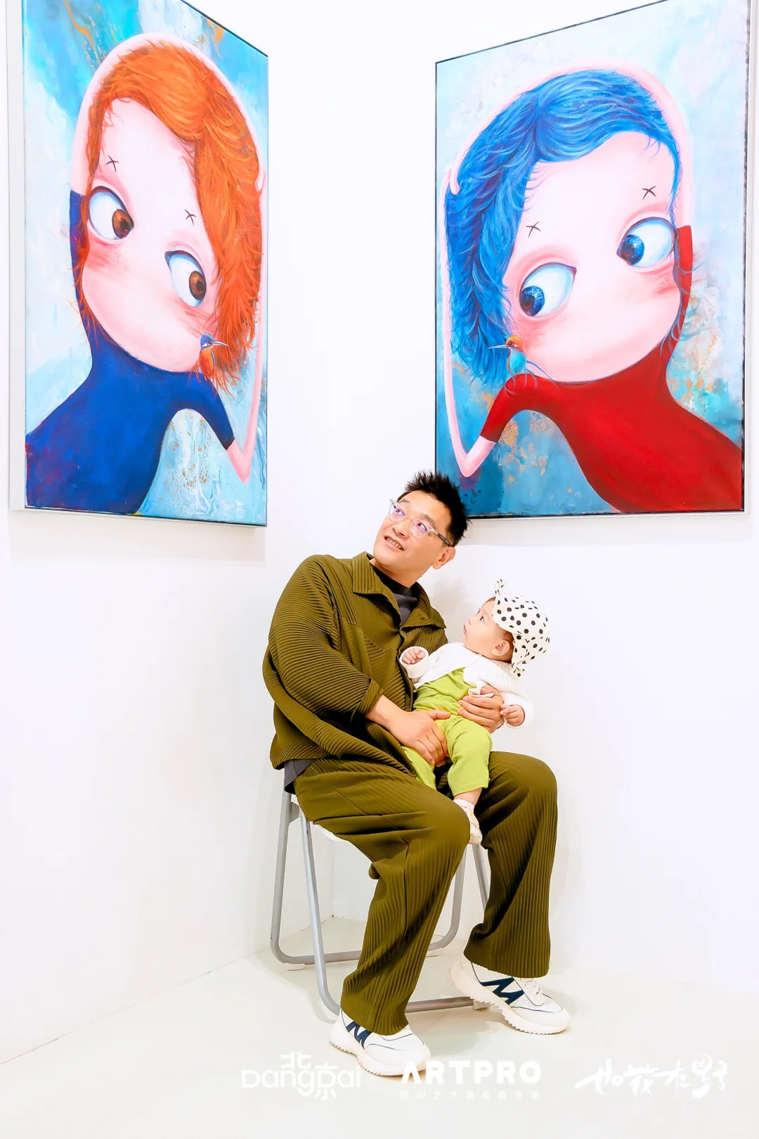 ?顶流暴击！黄渤朱珠空降贾伟KK 艺术个展