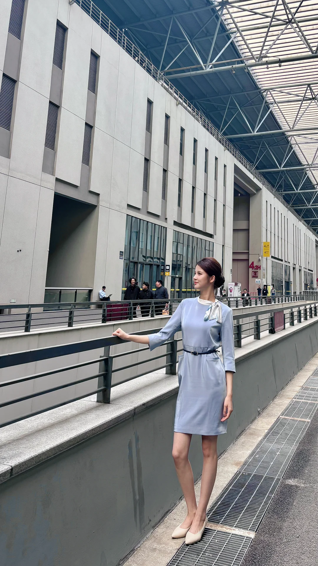 车展礼仪狗都不...