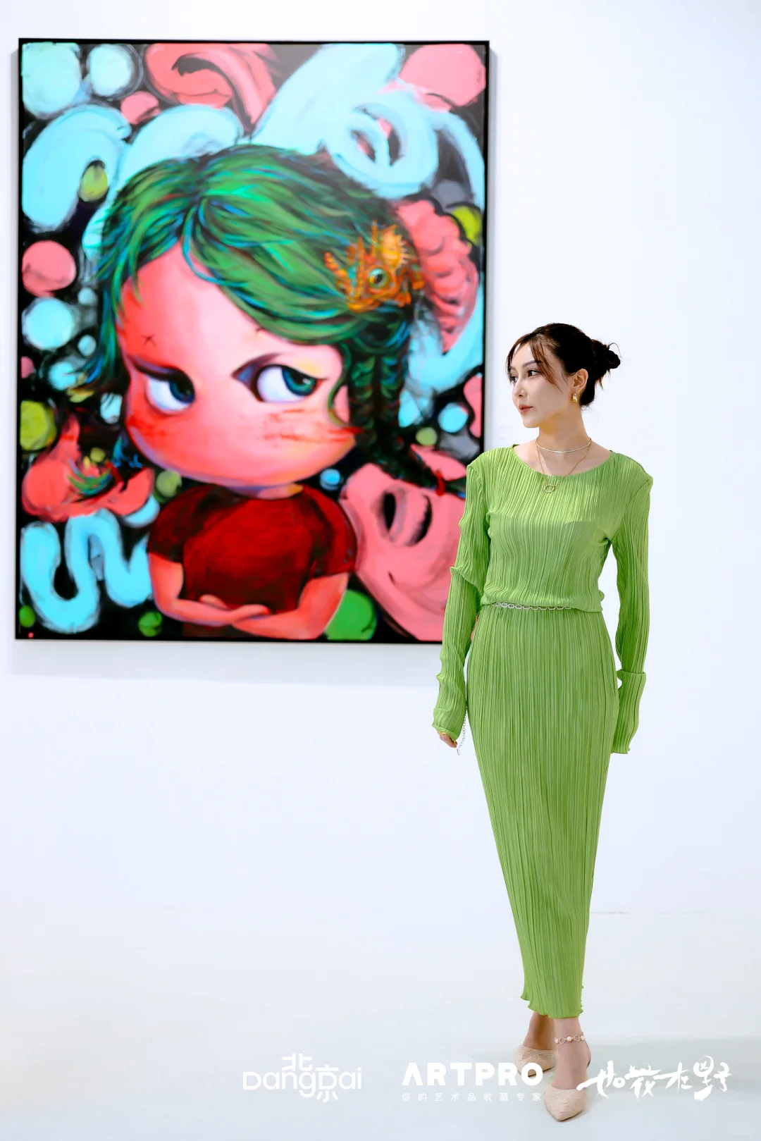 ?顶流暴击！黄渤朱珠空降贾伟KK 艺术个展