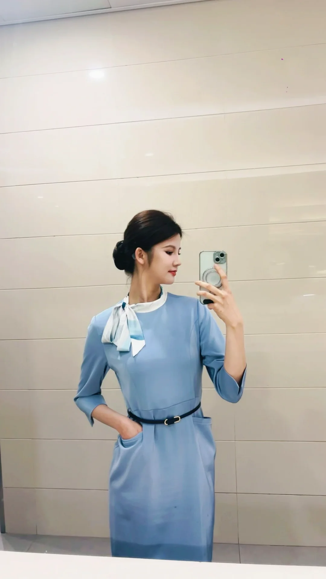 车展礼仪狗都不...