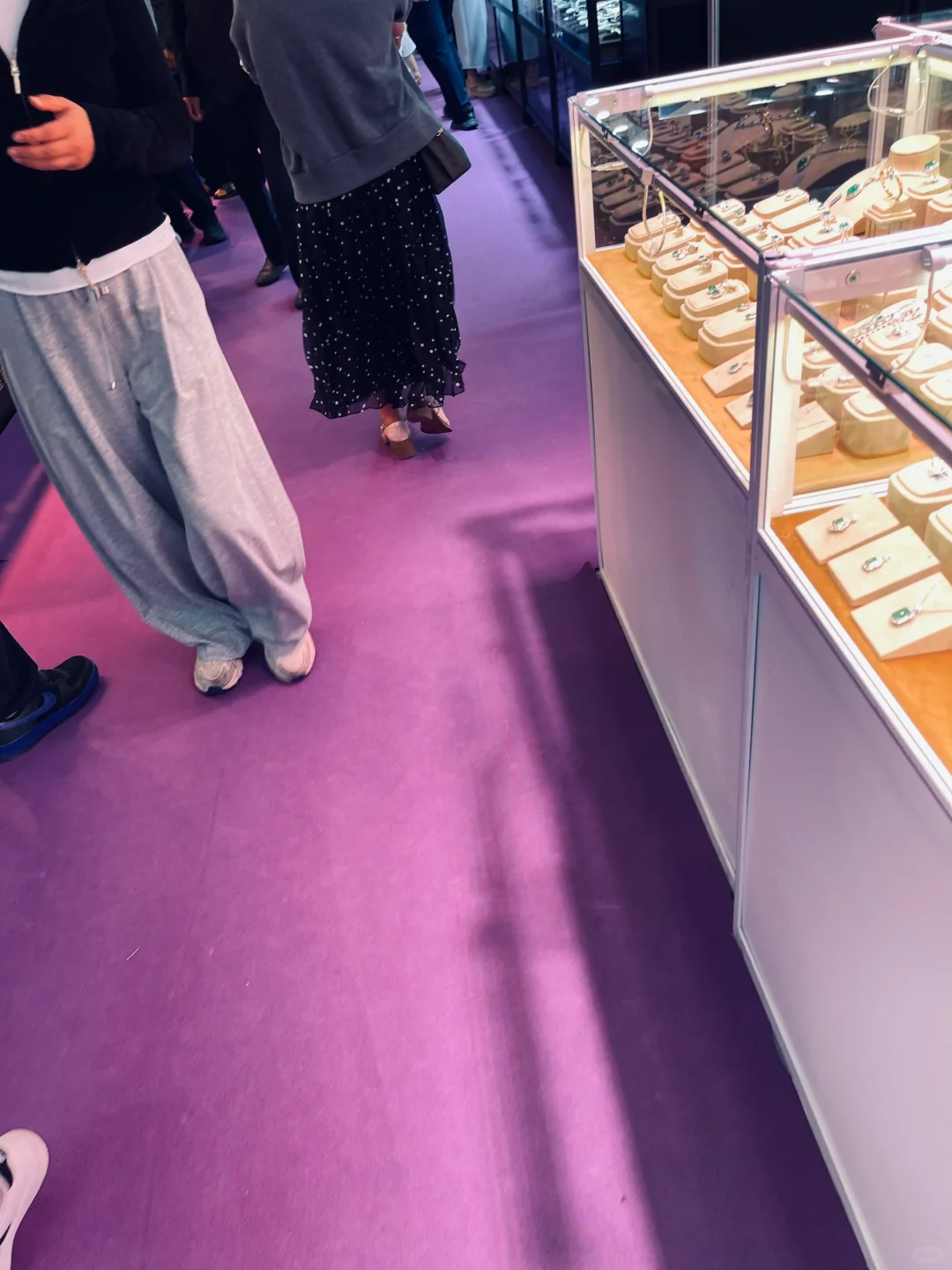 武汉中山公园对面的国际会展中心珠宝会展