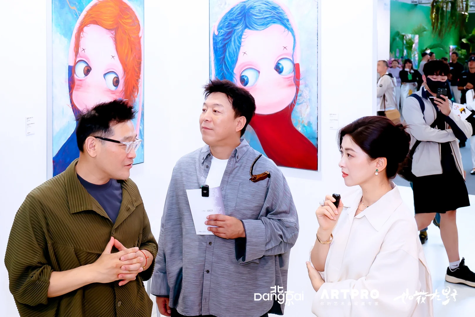 ?顶流暴击！黄渤朱珠空降贾伟KK 艺术个展