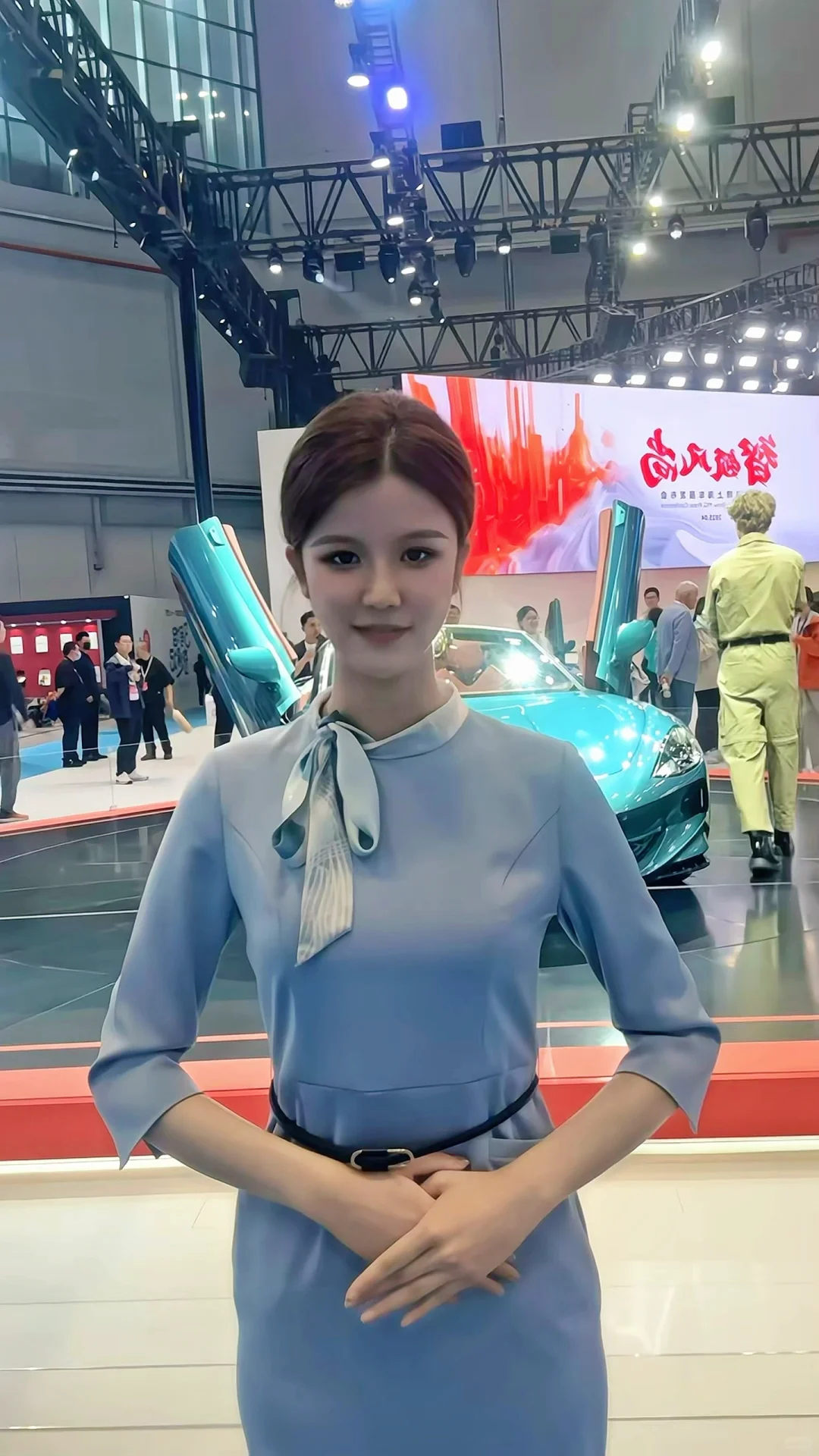 车展礼仪狗都不...