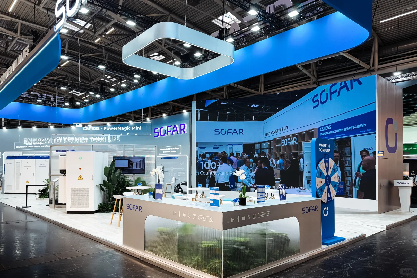 SOFAR展台是看着搭建起来的，路过随手拍??