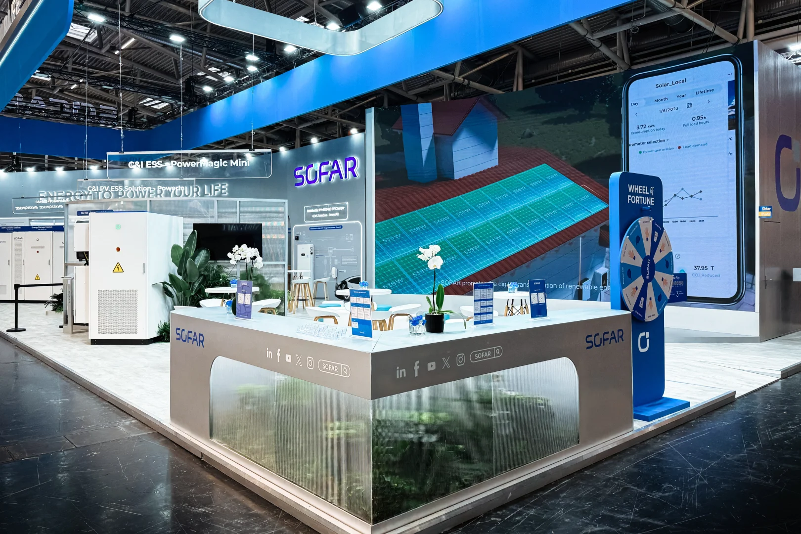 SOFAR展台是看着搭建起来的，路过随手拍??