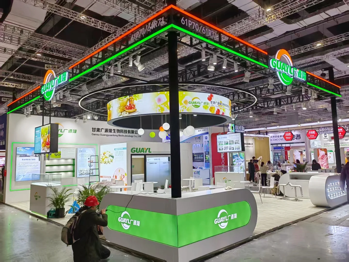 ?被这个绿色食品展位吸引住了??