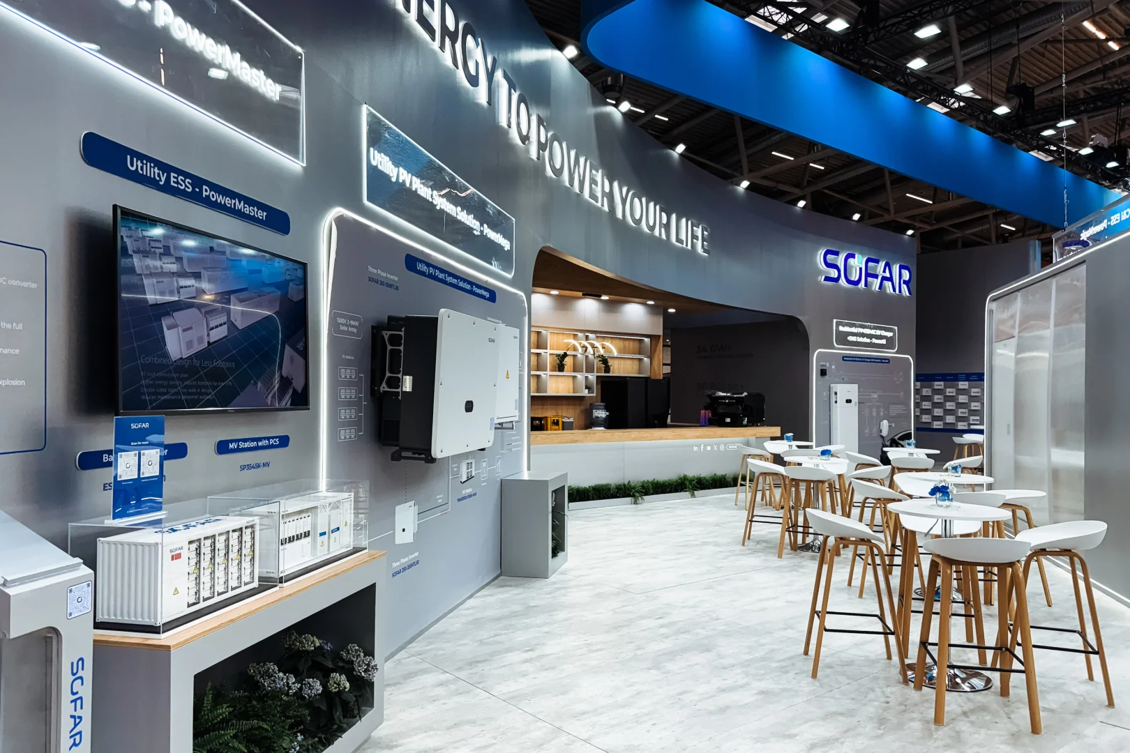 SOFAR展台是看着搭建起来的，路过随手拍??