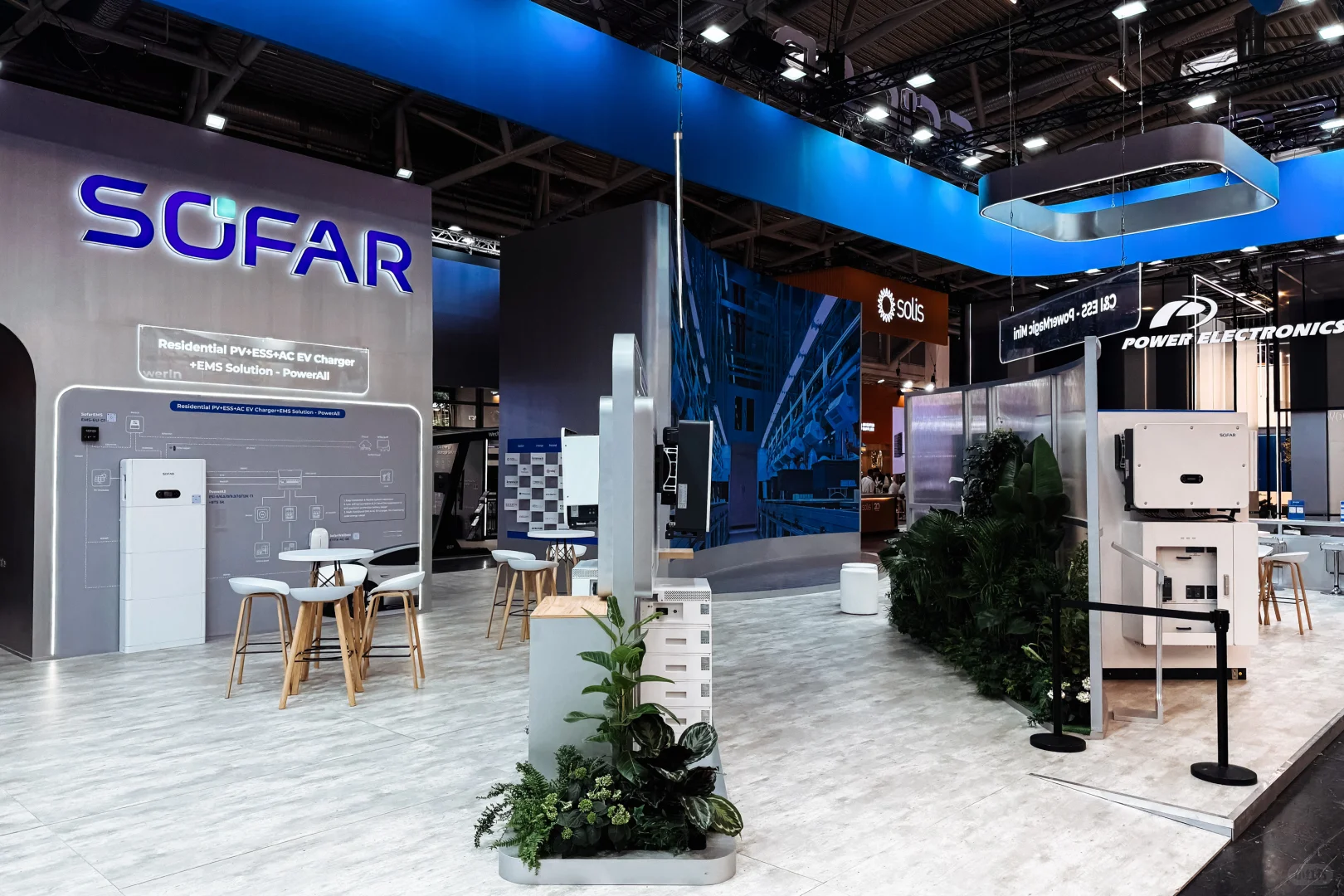 SOFAR展台是看着搭建起来的，路过随手拍??