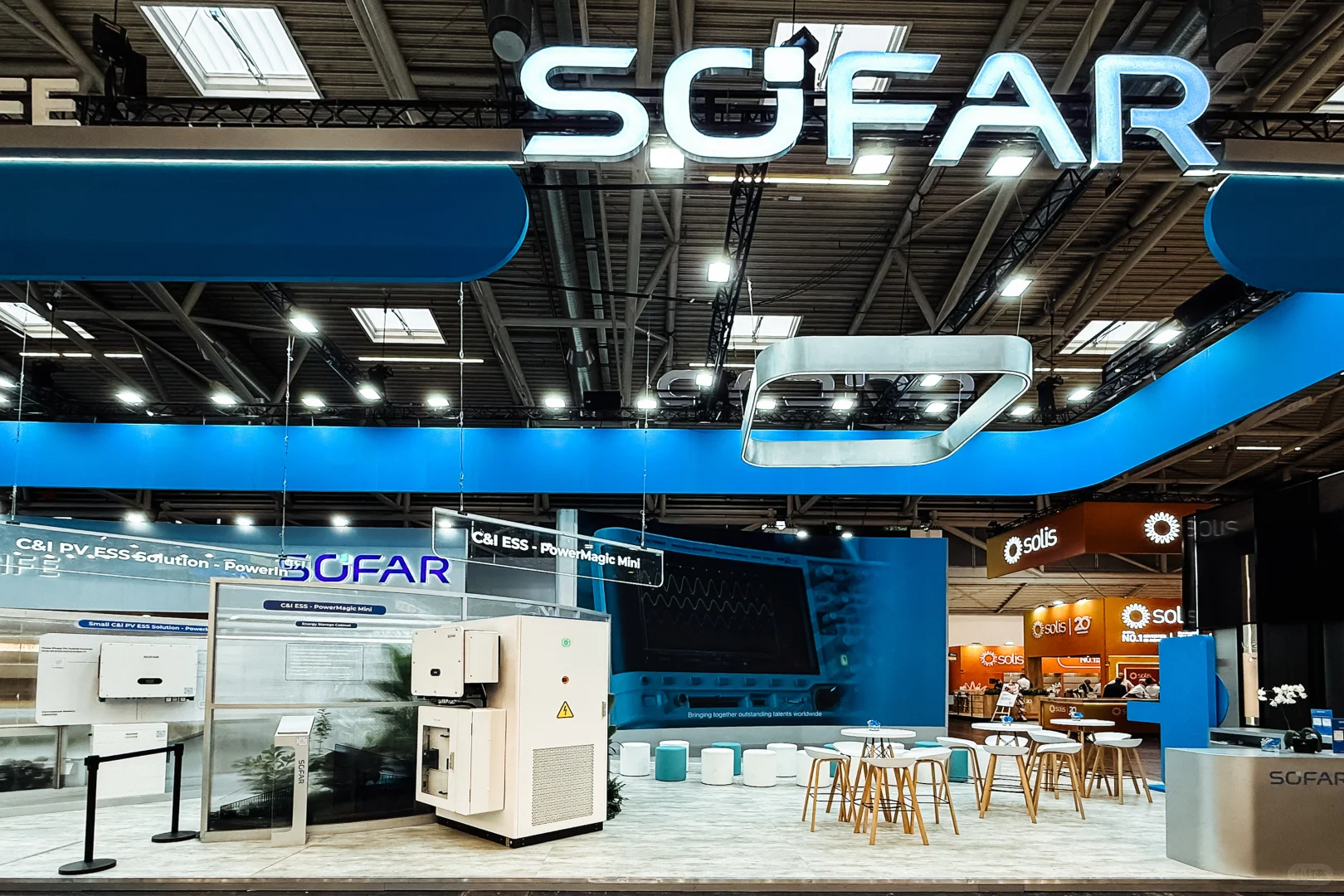 SOFAR展台是看着搭建起来的，路过随手拍??