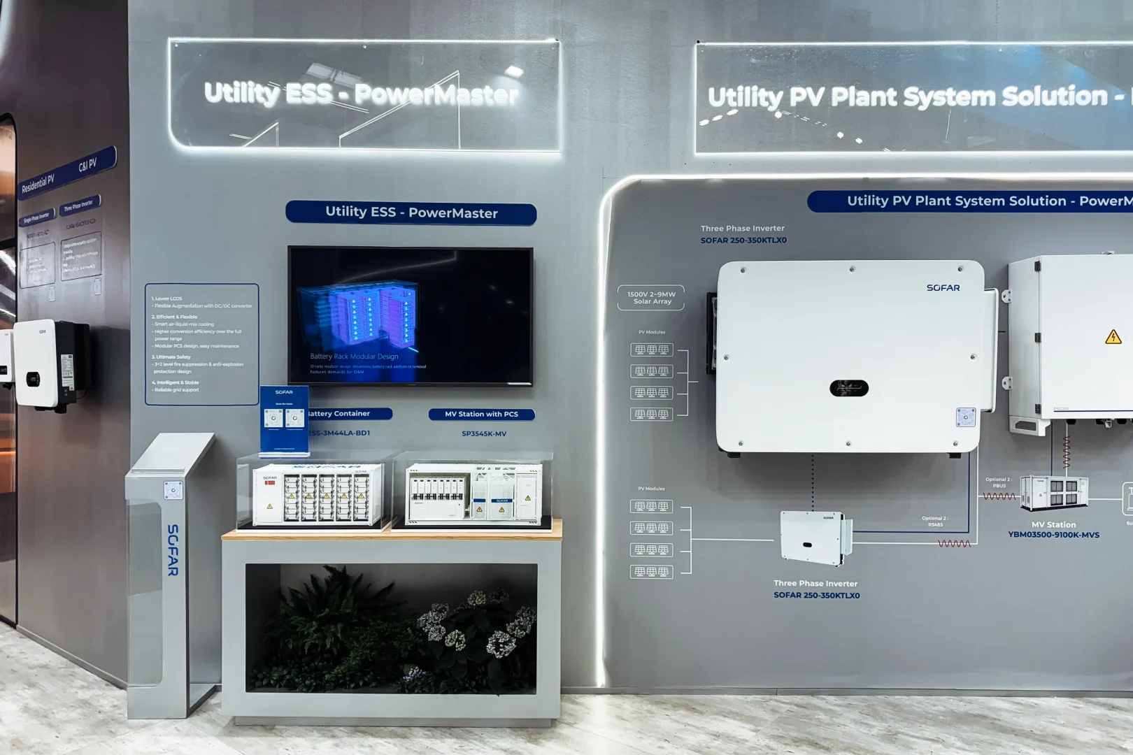 SOFAR展台是看着搭建起来的，路过随手拍??