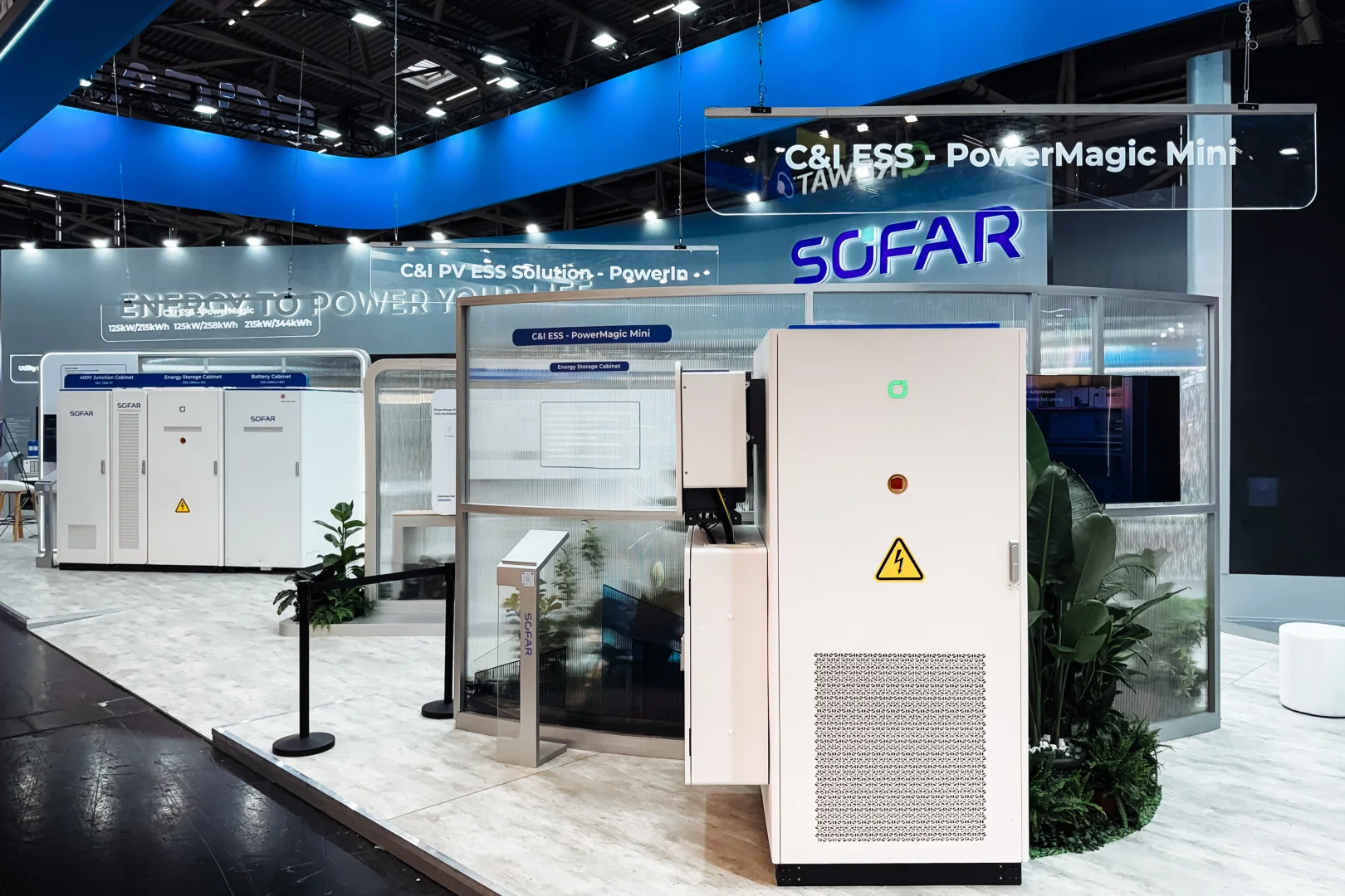 SOFAR展台是看着搭建起来的，路过随手拍??