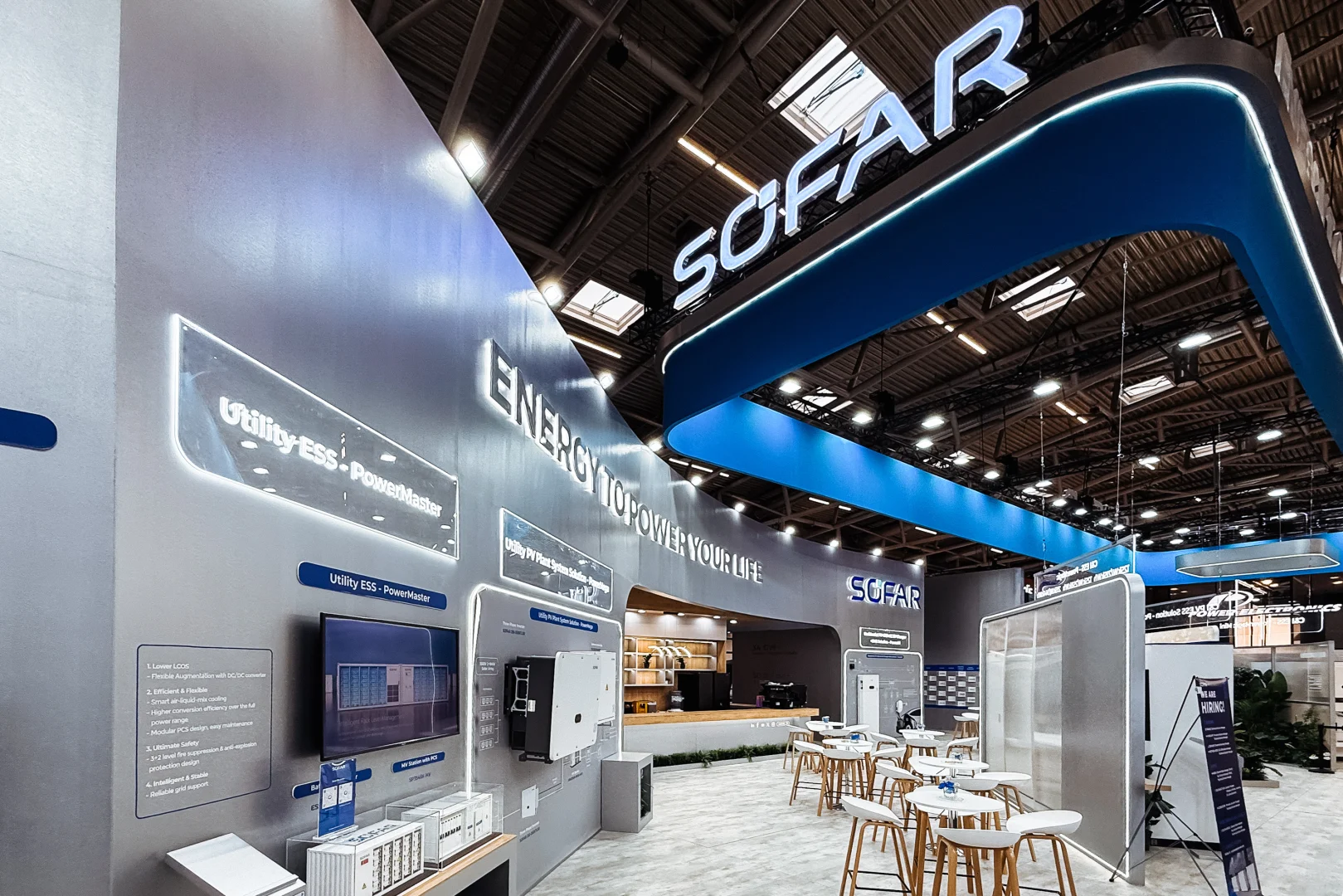 SOFAR展台是看着搭建起来的，路过随手拍??