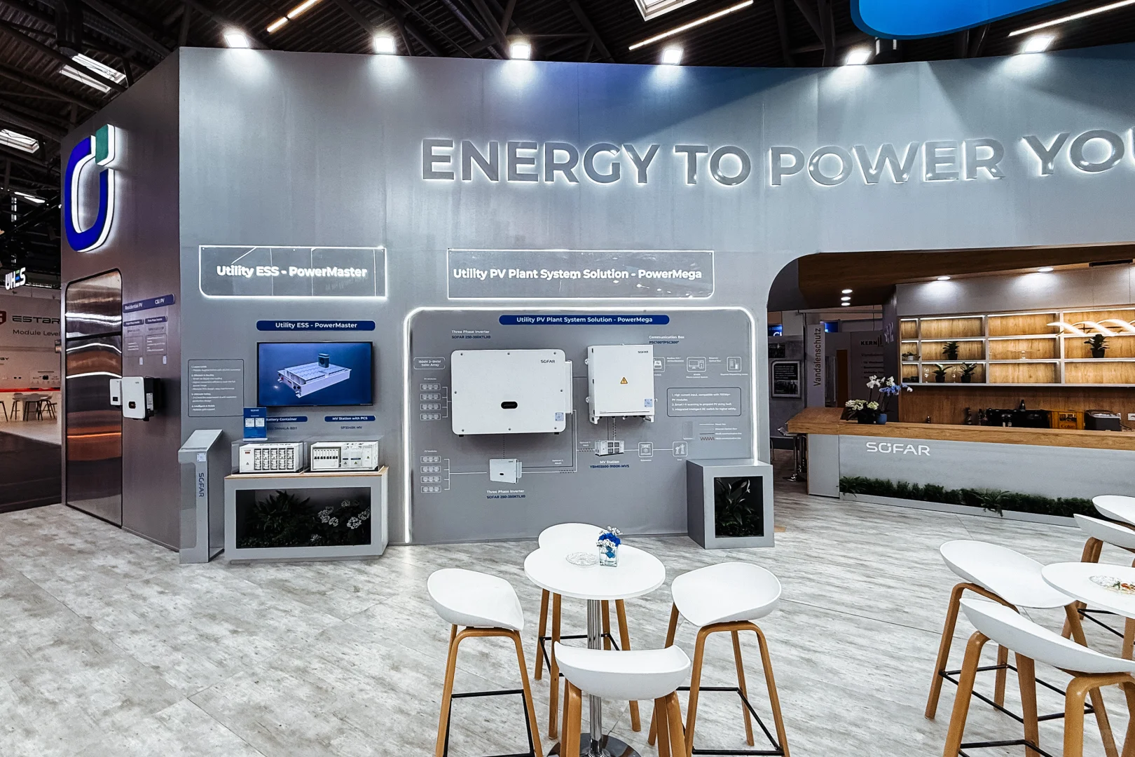 SOFAR展台是看着搭建起来的，路过随手拍??