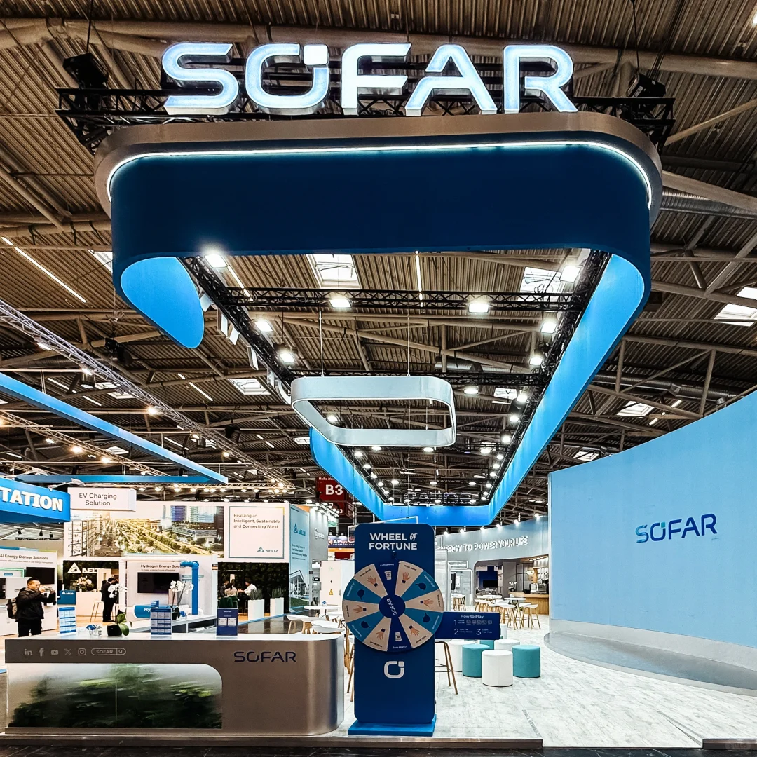 SOFAR展台是看着搭建起来的，路过随手拍??