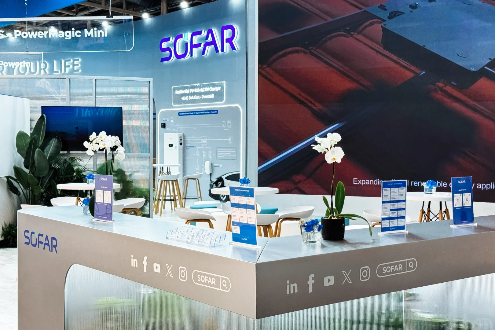 SOFAR展台是看着搭建起来的，路过随手拍??