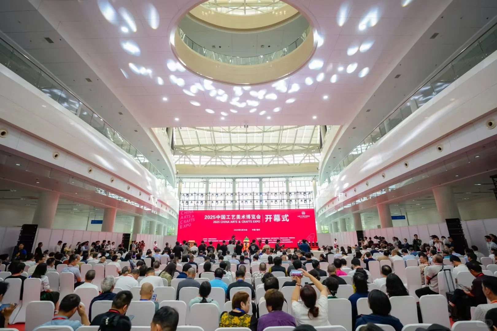 一抹朱红，让古典有了现代感，红火的博览会