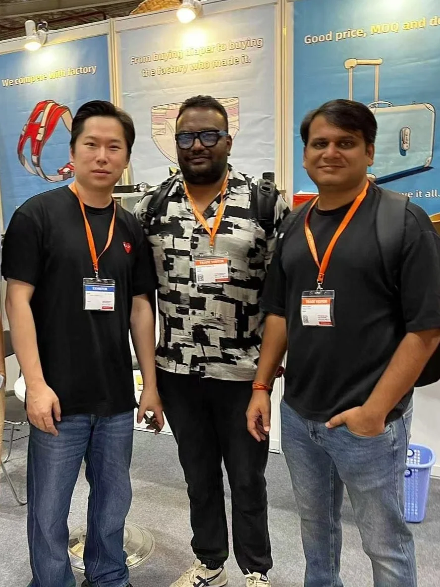 公司辞退了一个外贸新人，因为不愿意参展