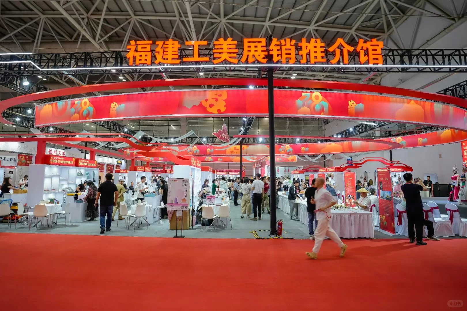 一抹朱红，让古典有了现代感，红火的博览会