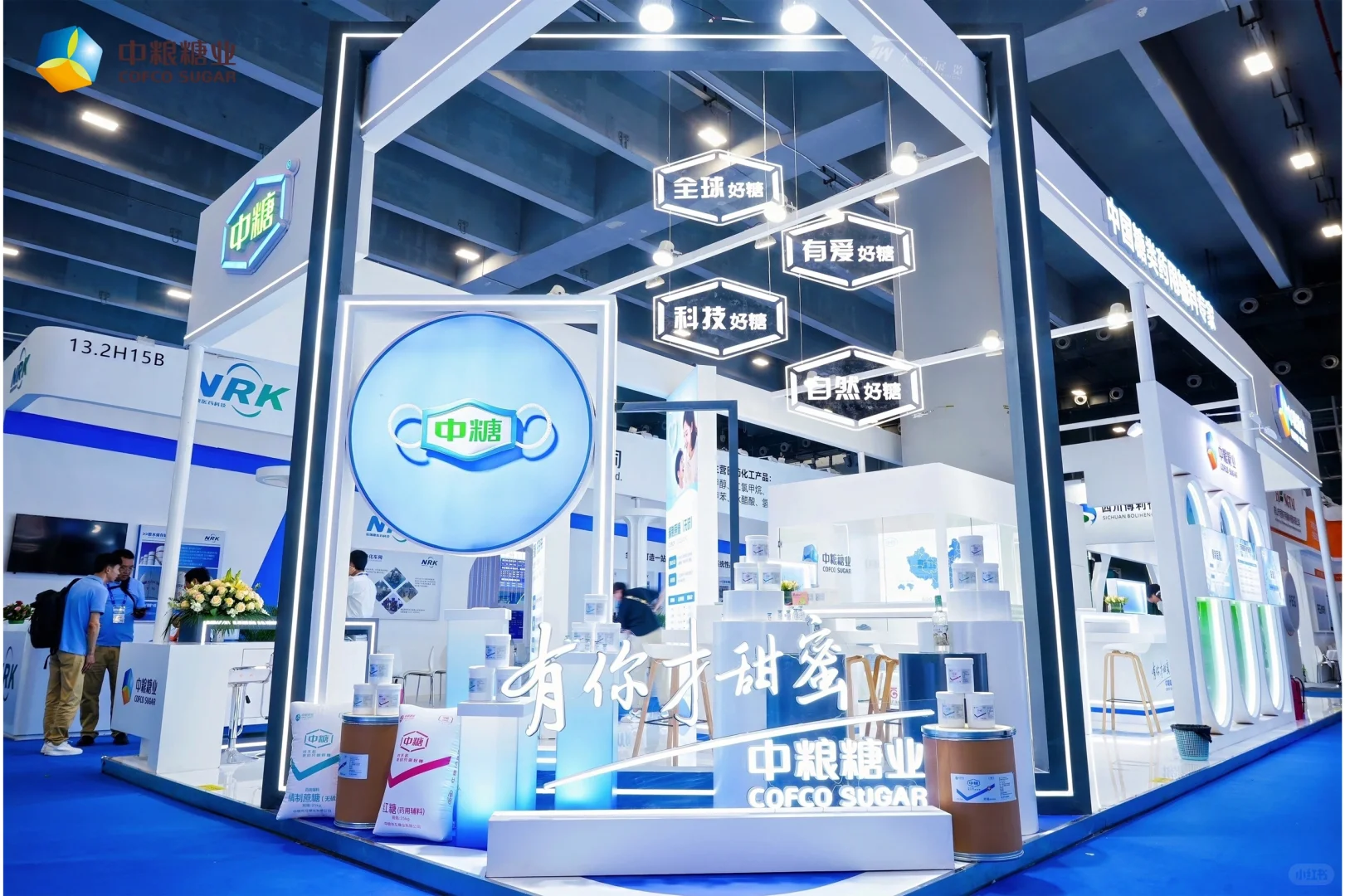 被这个蓝白ins风的展台清爽到｜展台设计搭建