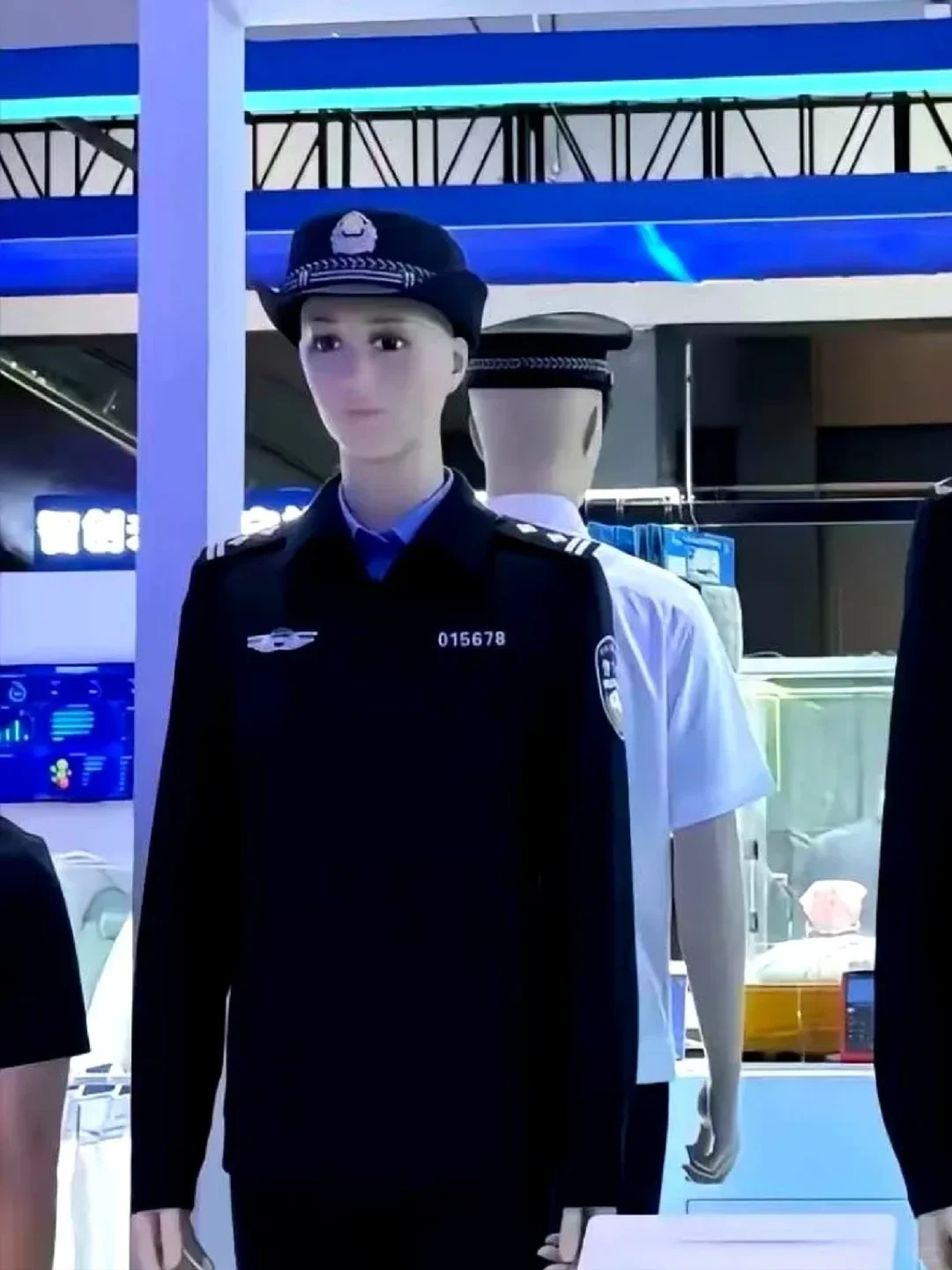 警博会新警服眼前一亮