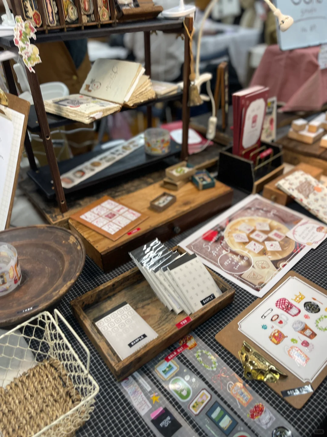 纸博的每个展台都被精心布置得像一个艺术品