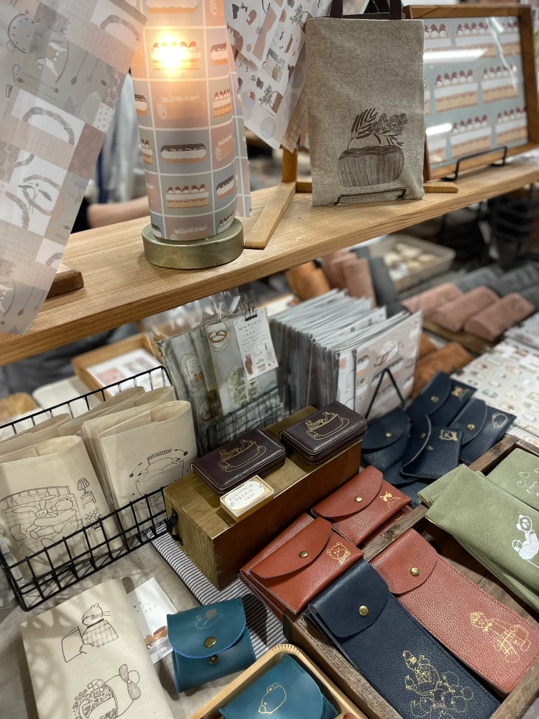 纸博的每个展台都被精心布置得像一个艺术品