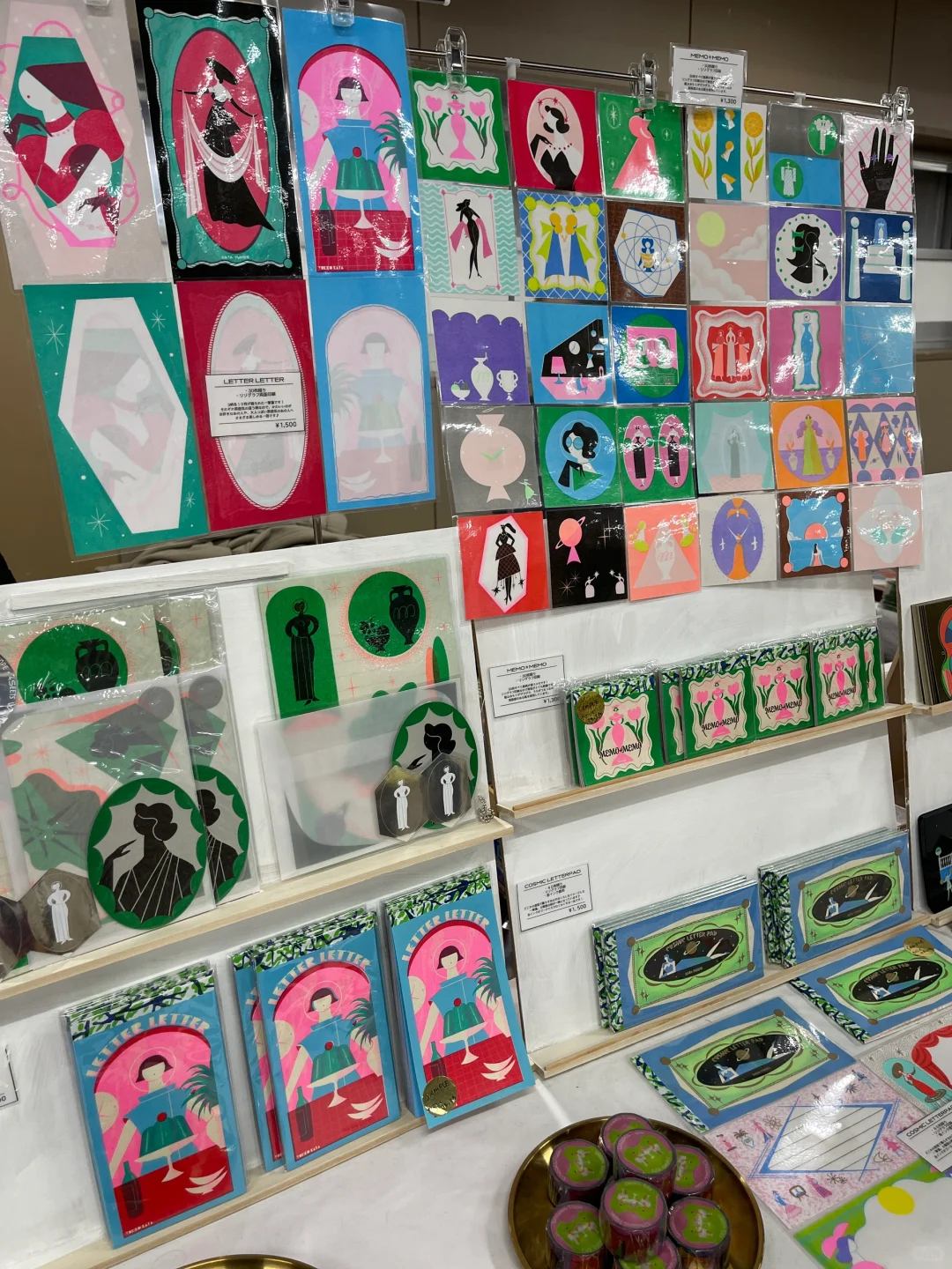 纸博的每个展台都被精心布置得像一个艺术品