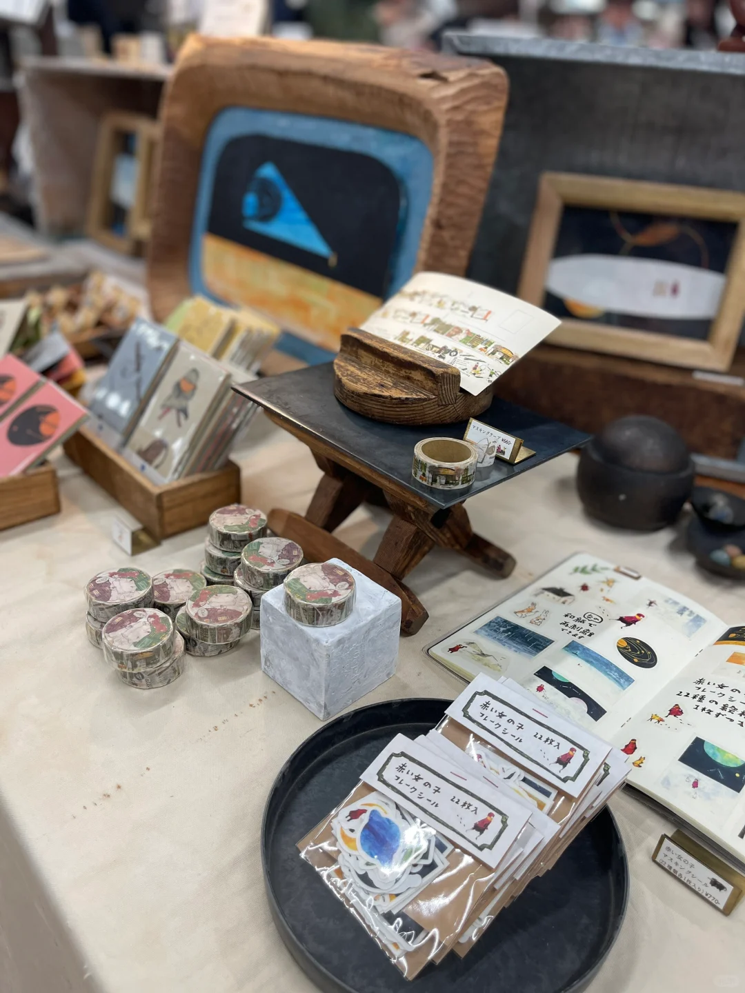 纸博的每个展台都被精心布置得像一个艺术品