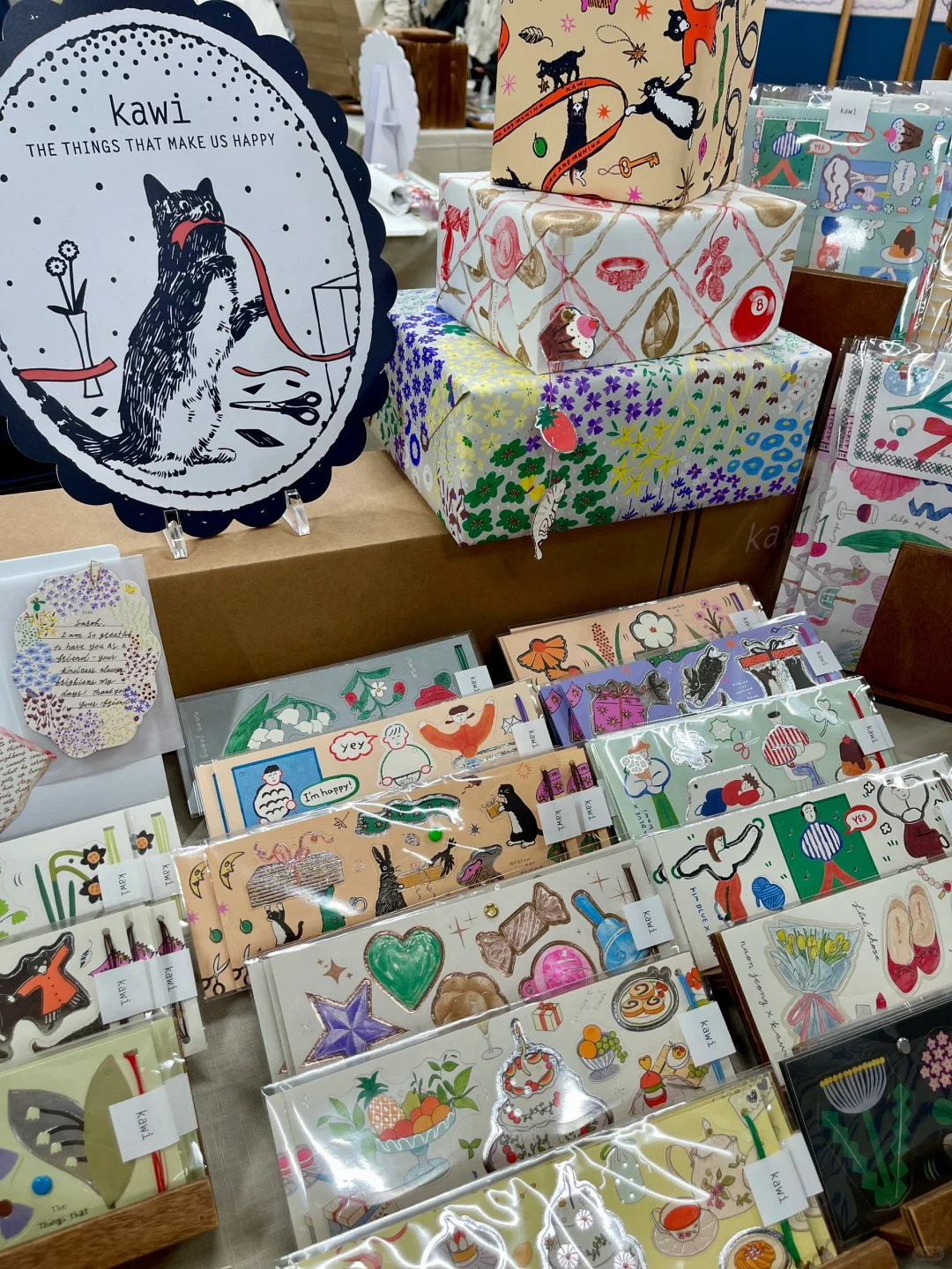 纸博的每个展台都被精心布置得像一个艺术品