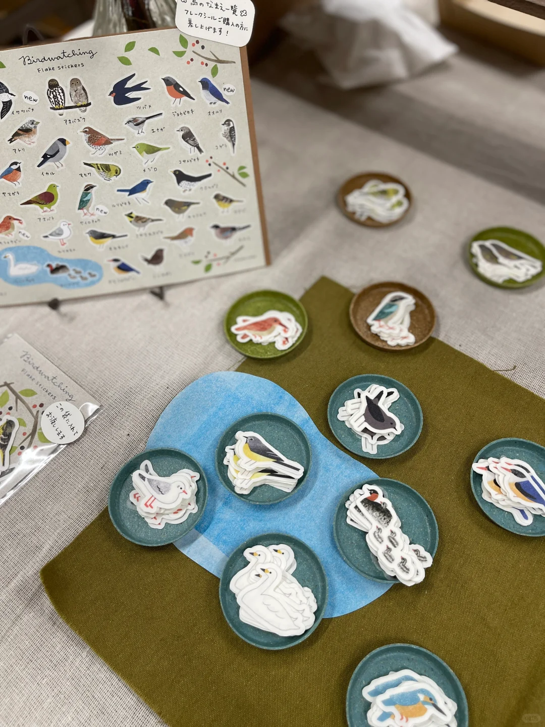 纸博的每个展台都被精心布置得像一个艺术品