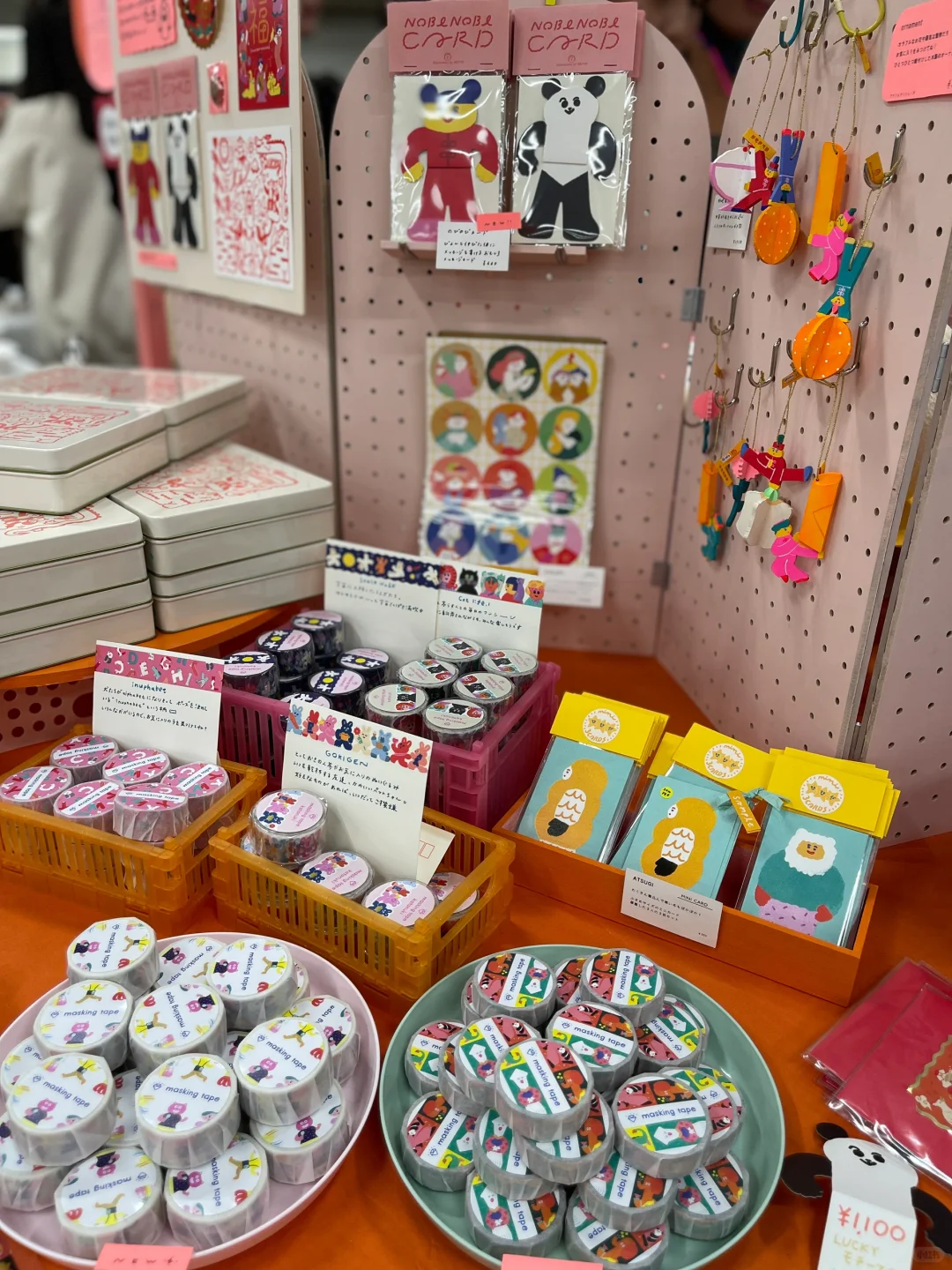 纸博的每个展台都被精心布置得像一个艺术品