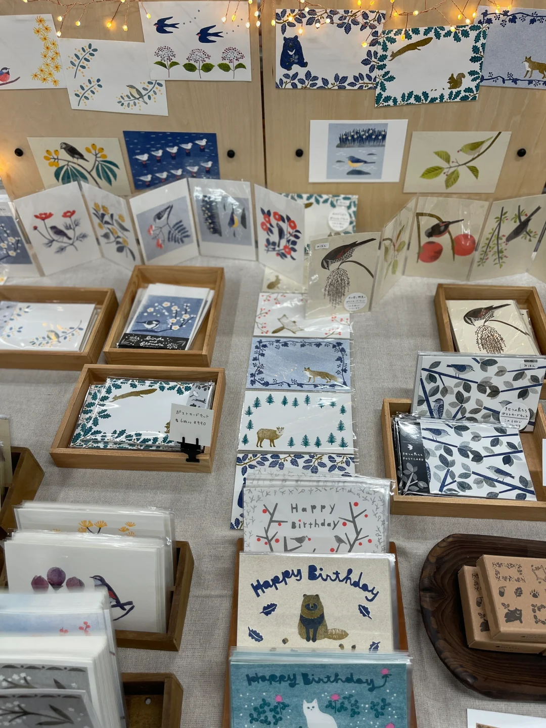 纸博的每个展台都被精心布置得像一个艺术品