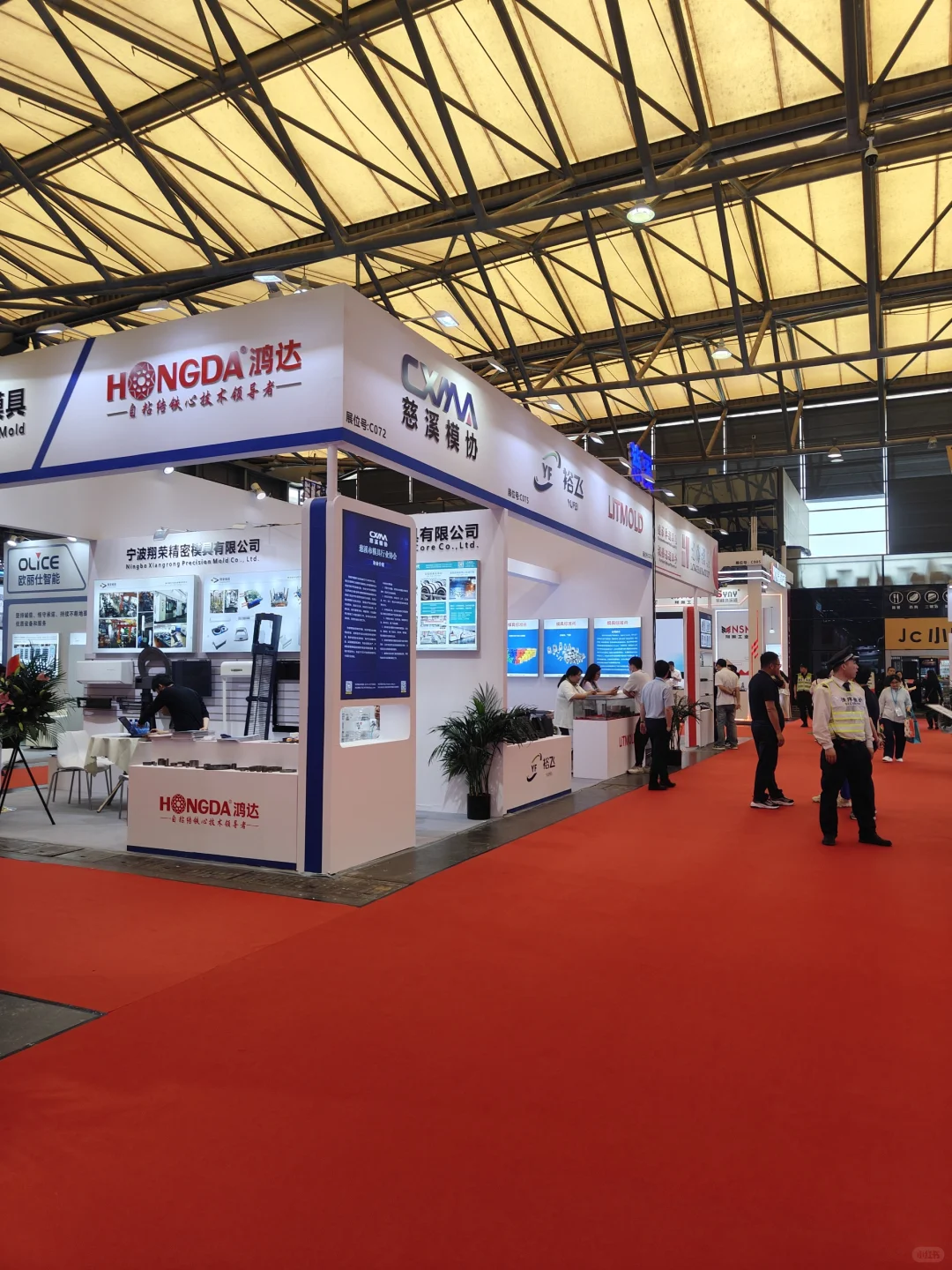 ? 专业展览会调酒师的魅力 ?