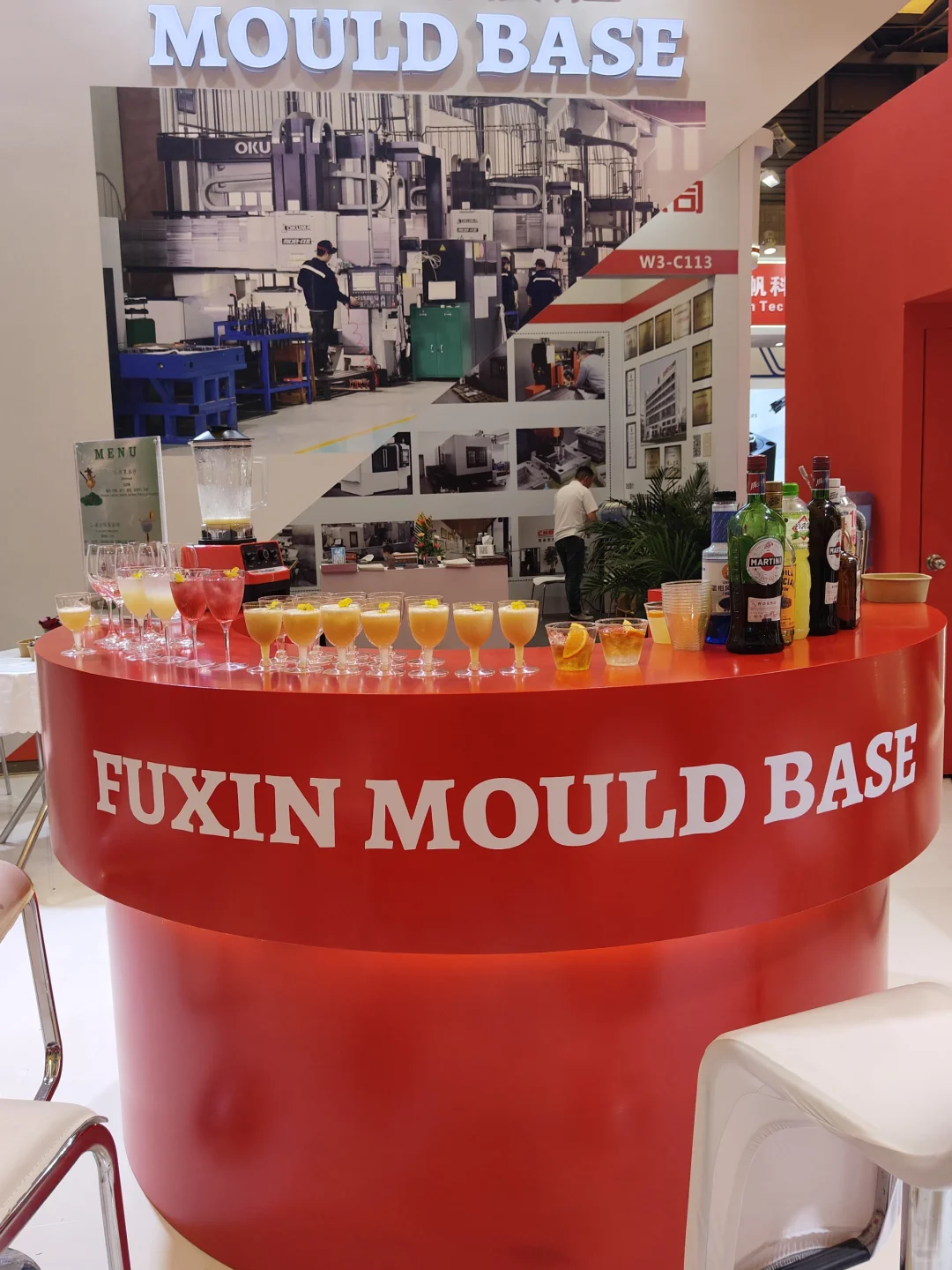 ? 专业展览会调酒师的魅力 ?