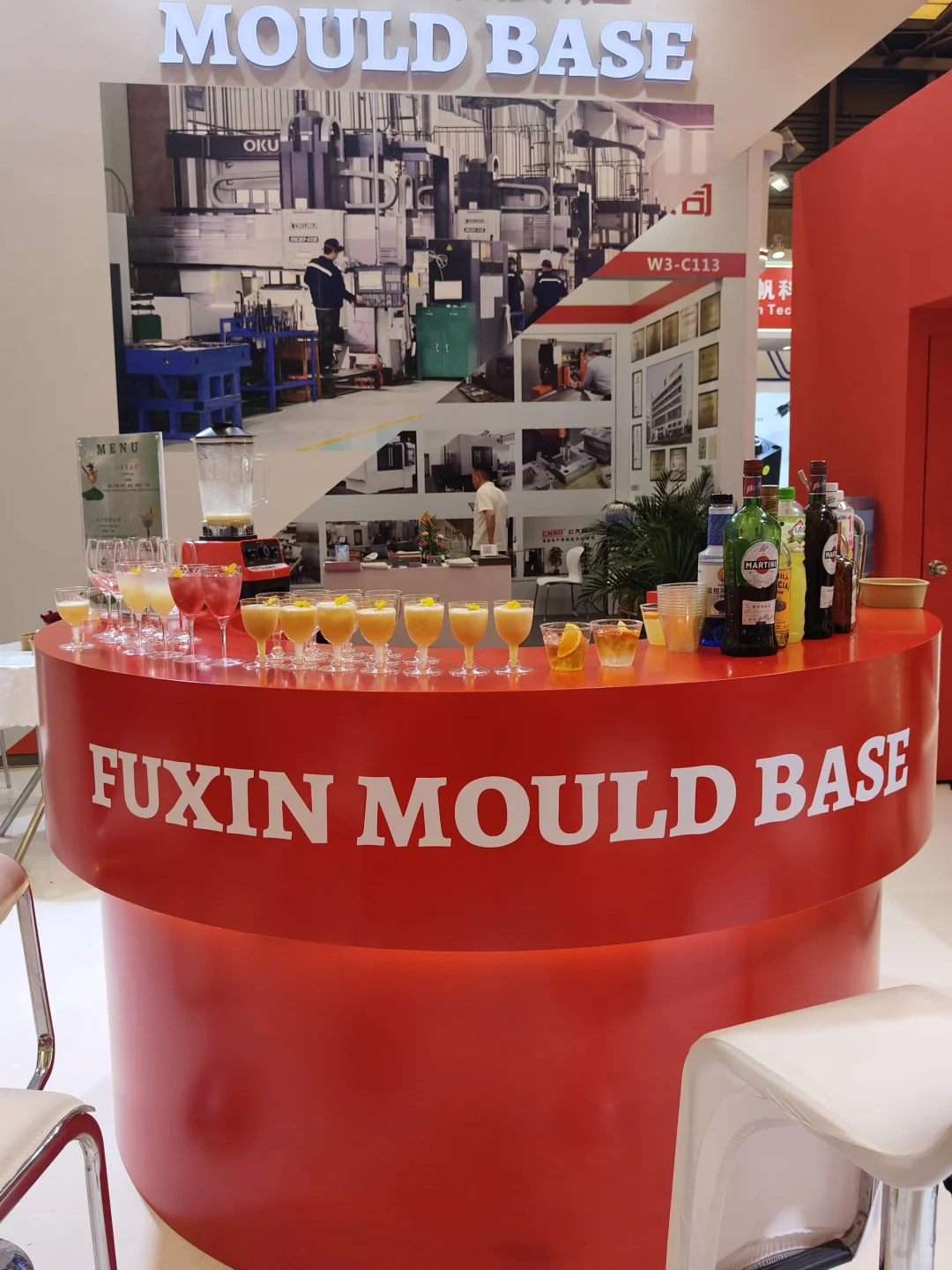 ? 专业展览会调酒师的魅力 ?