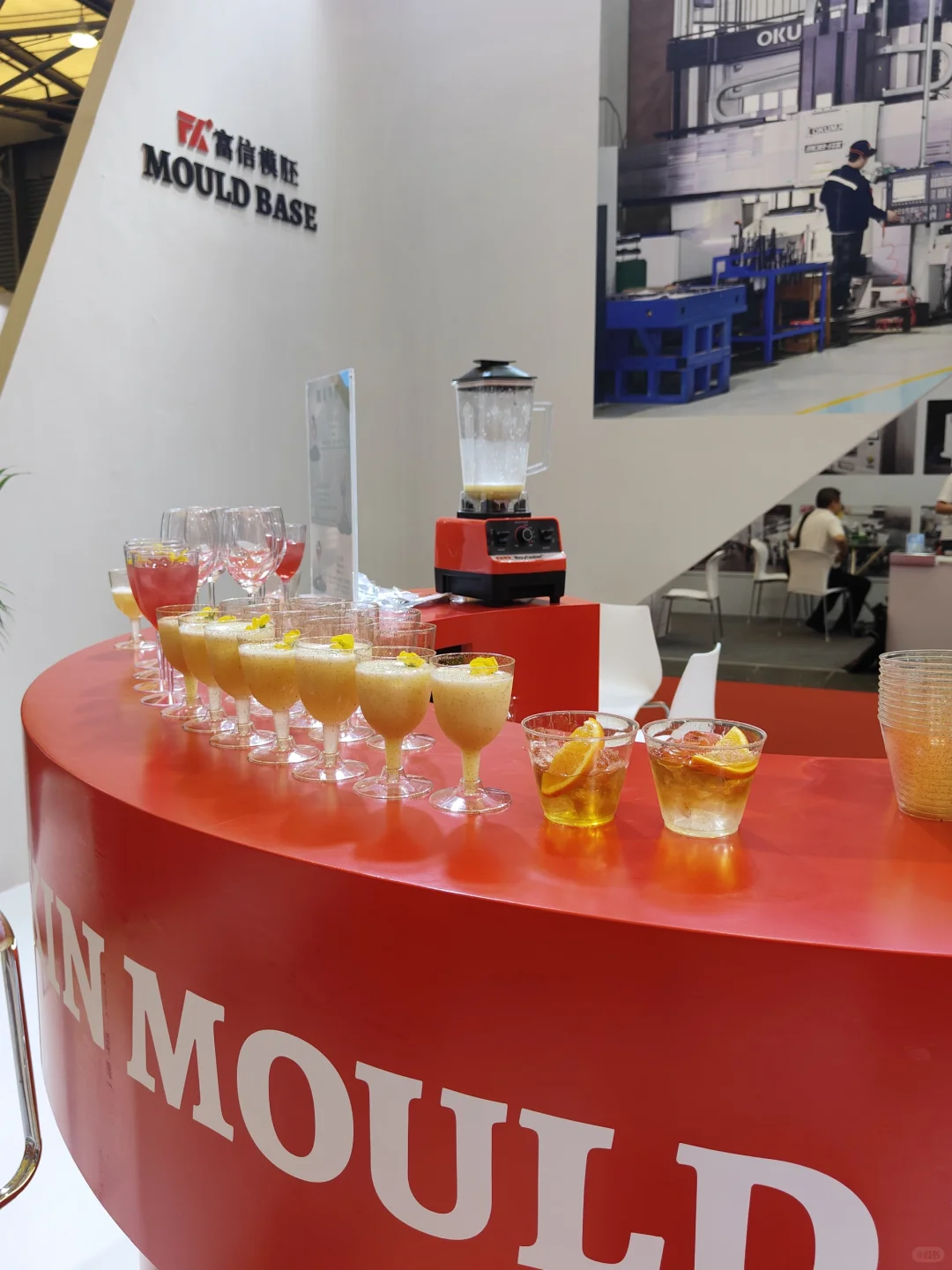 ? 专业展览会调酒师的魅力 ?