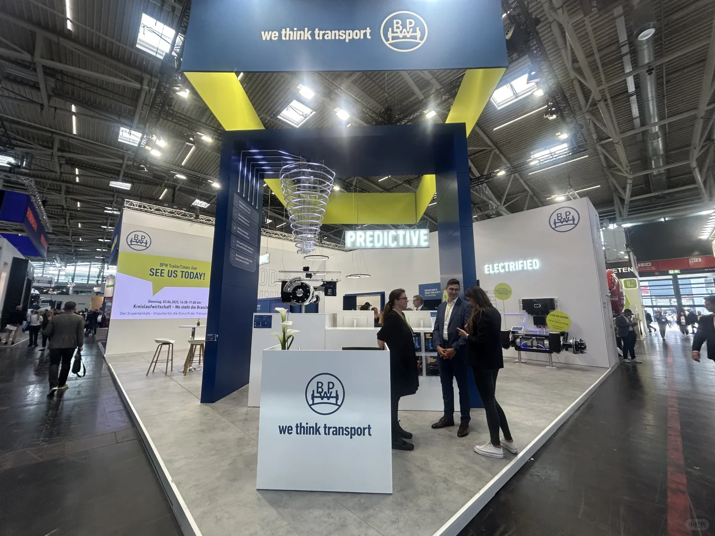 展会第二天，我居然搭讪到了行业大佬