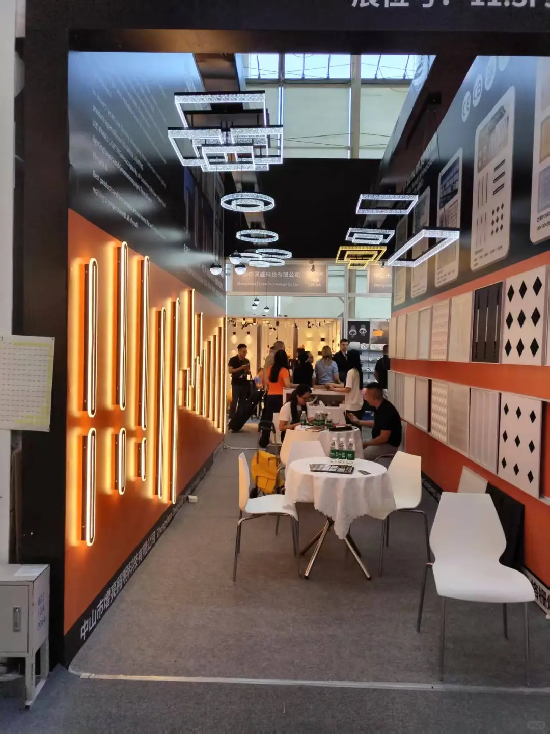 光亚展会现场第一天