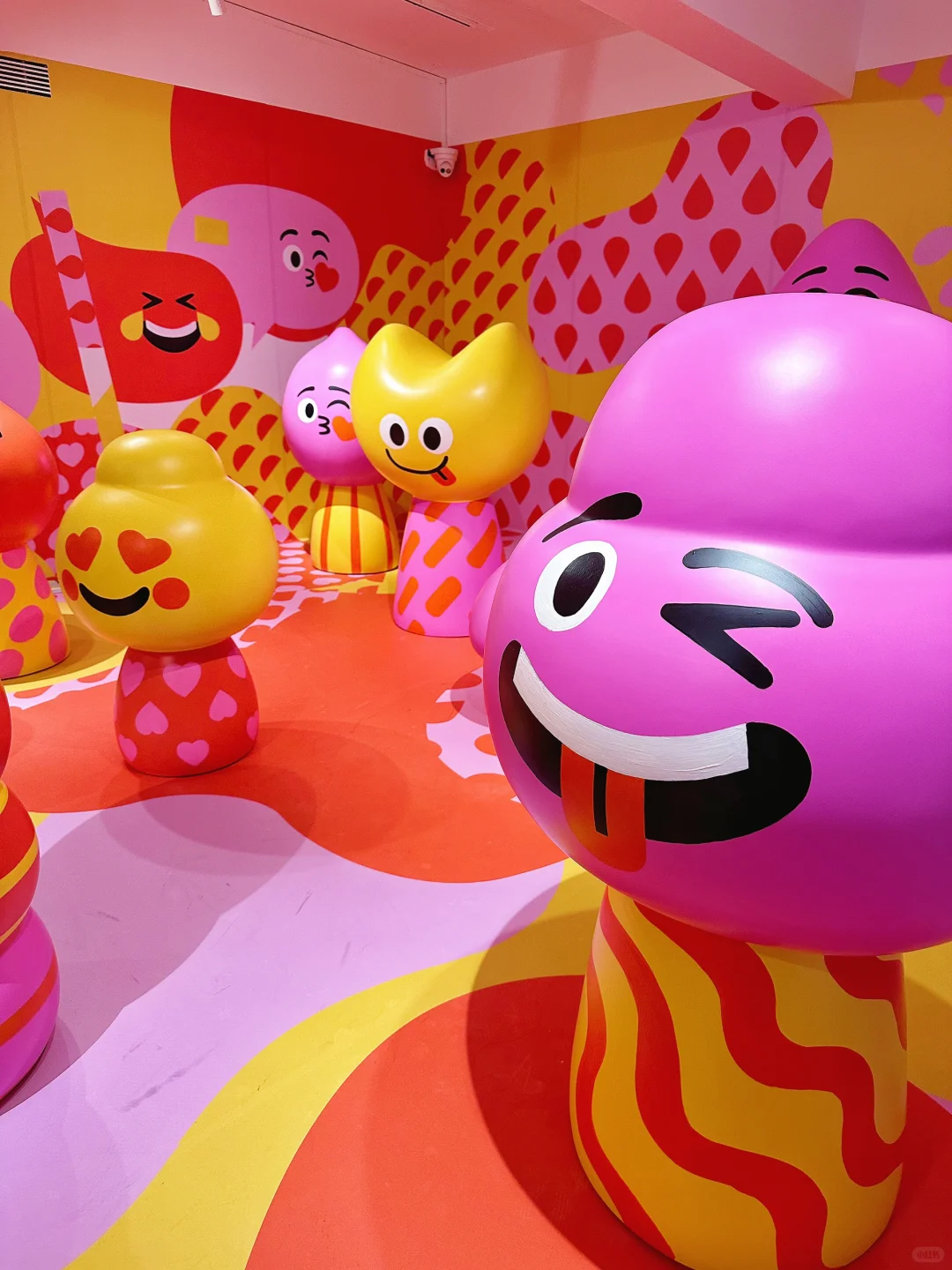 北京新展来啦?去emoji世界搞怪拍照???