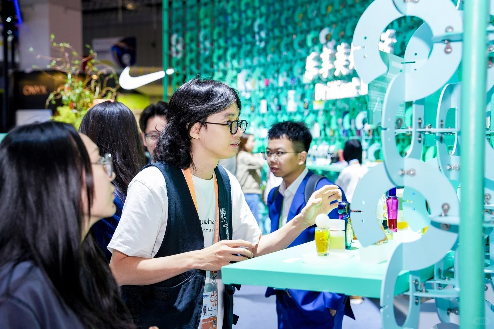 ?进博会百联展台一起来看艺术