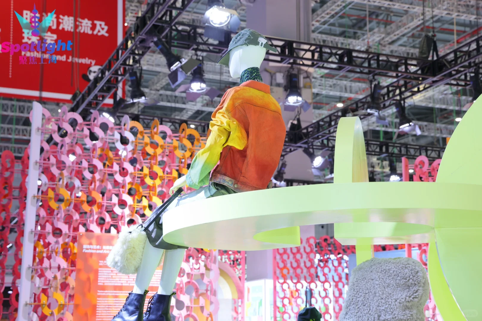 ?进博会百联展台一起来看艺术