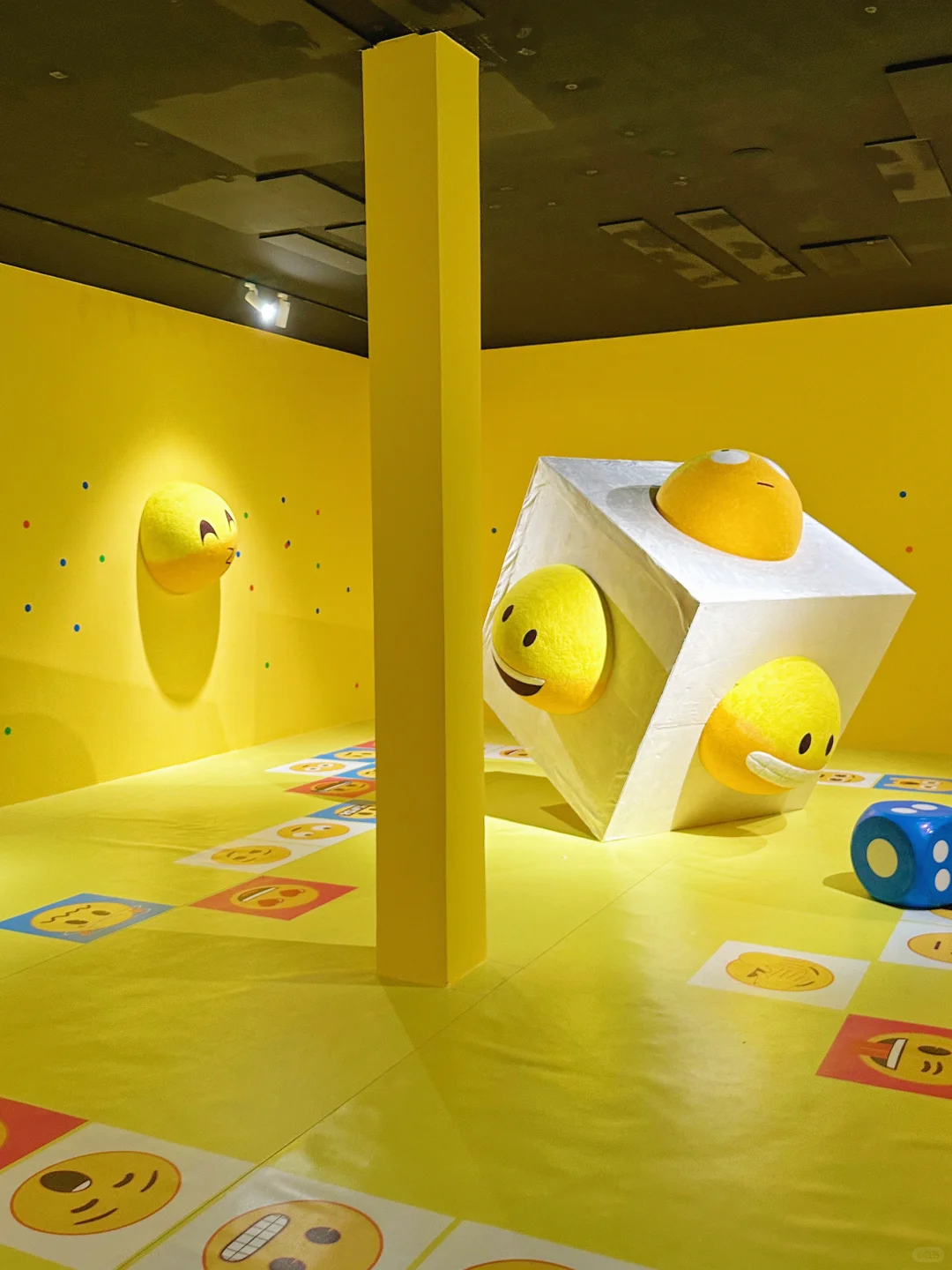 北京新展来啦?去emoji世界搞怪拍照???