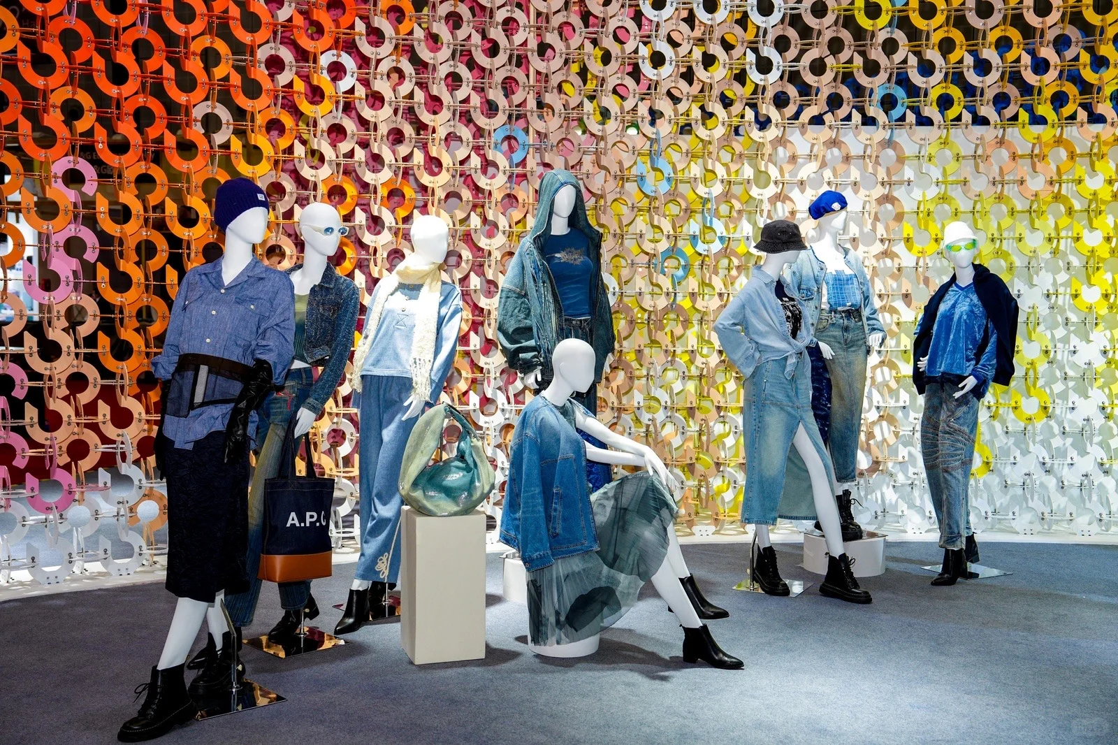 ?进博会百联展台一起来看艺术