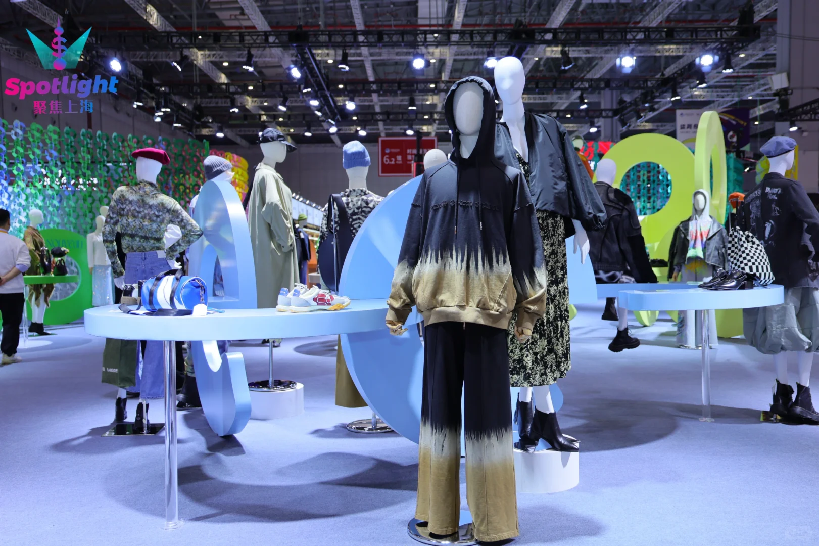 ?进博会百联展台一起来看艺术