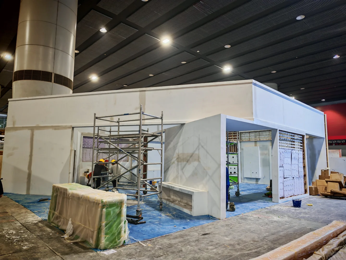 00勇闯会展领域，来会展展厅搭建现场跟建