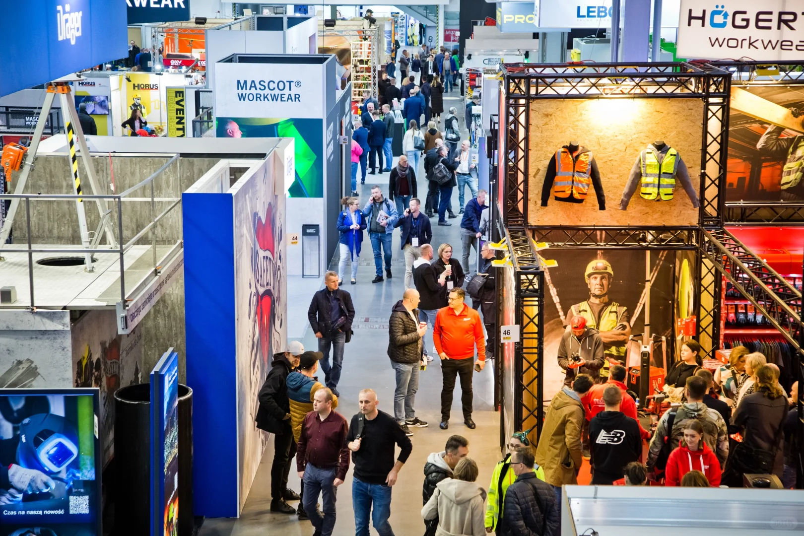 展会现场这人流是相当可以了