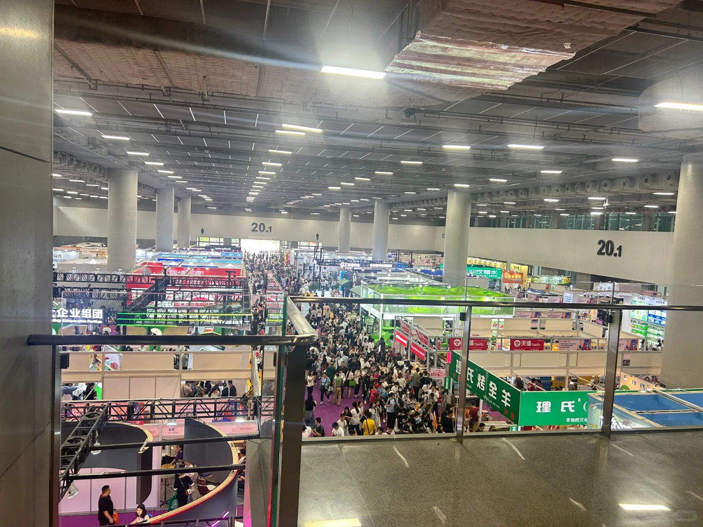真切感受了广交会展馆的人从众?