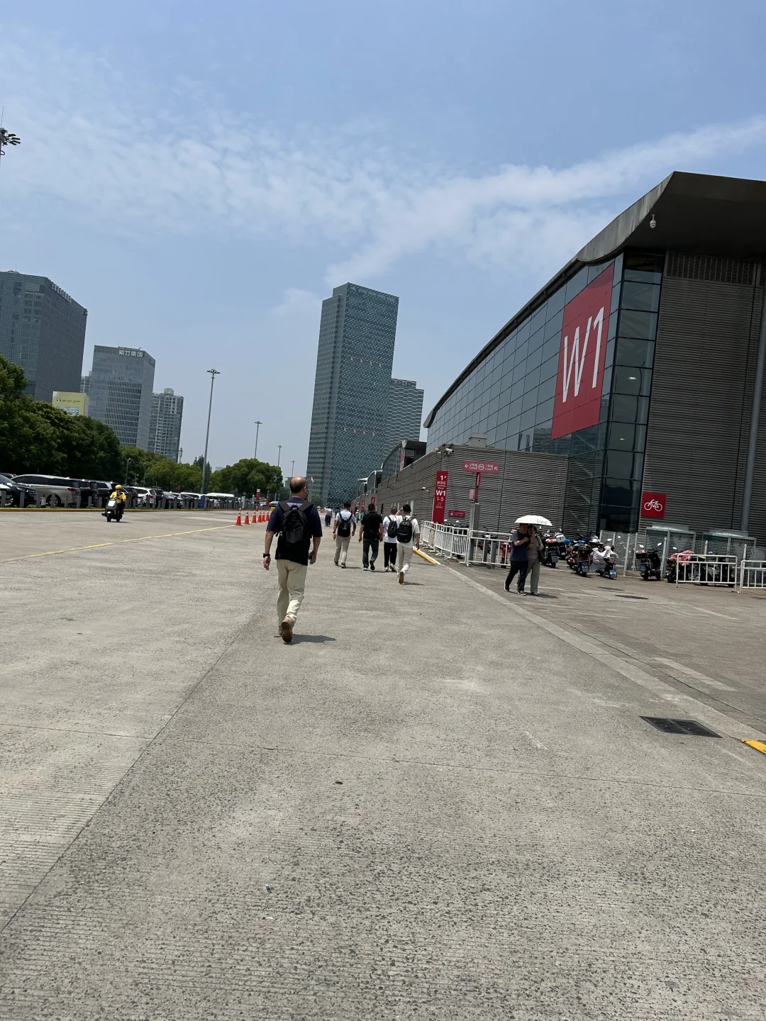 展会第一天累成狗