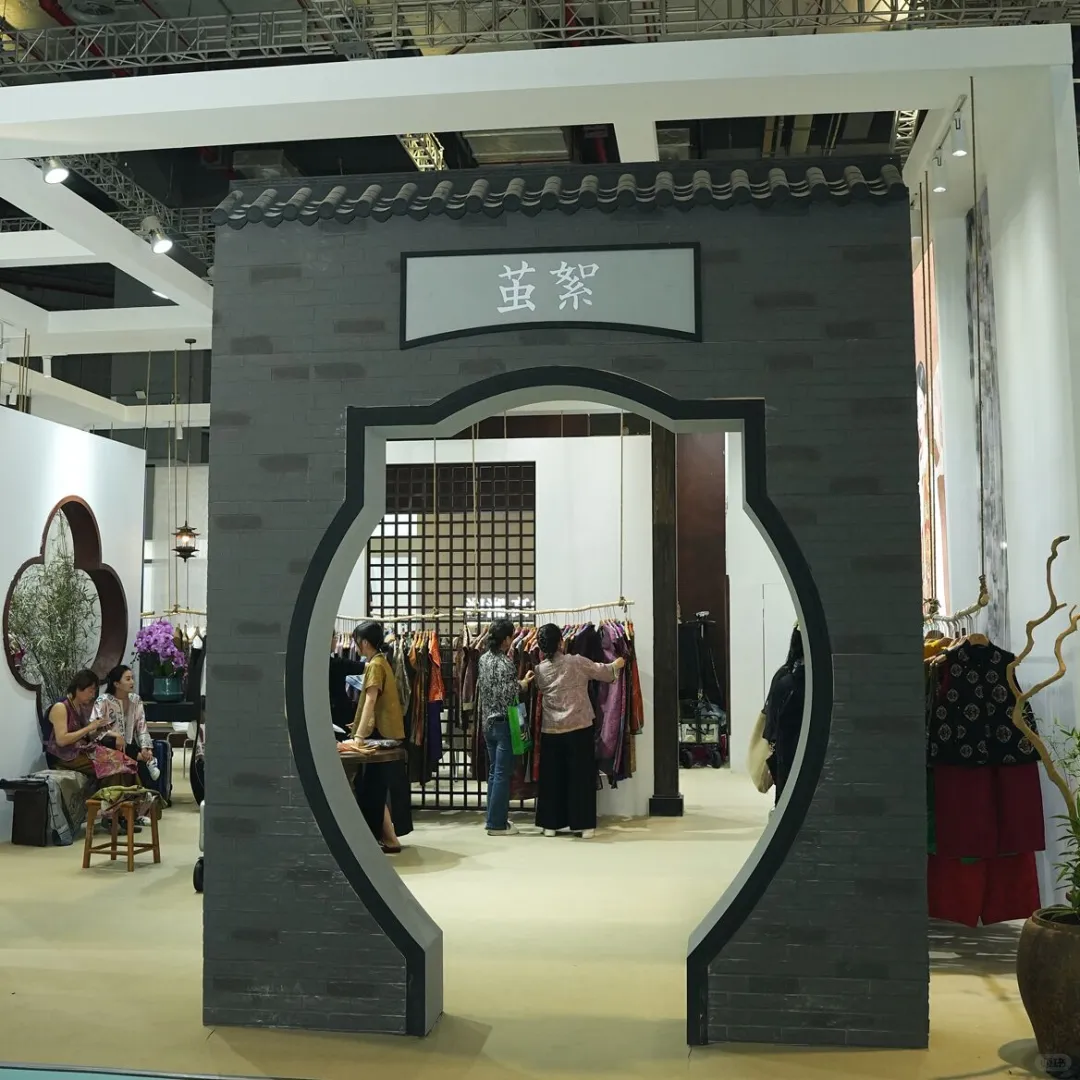 今日逛服装展～